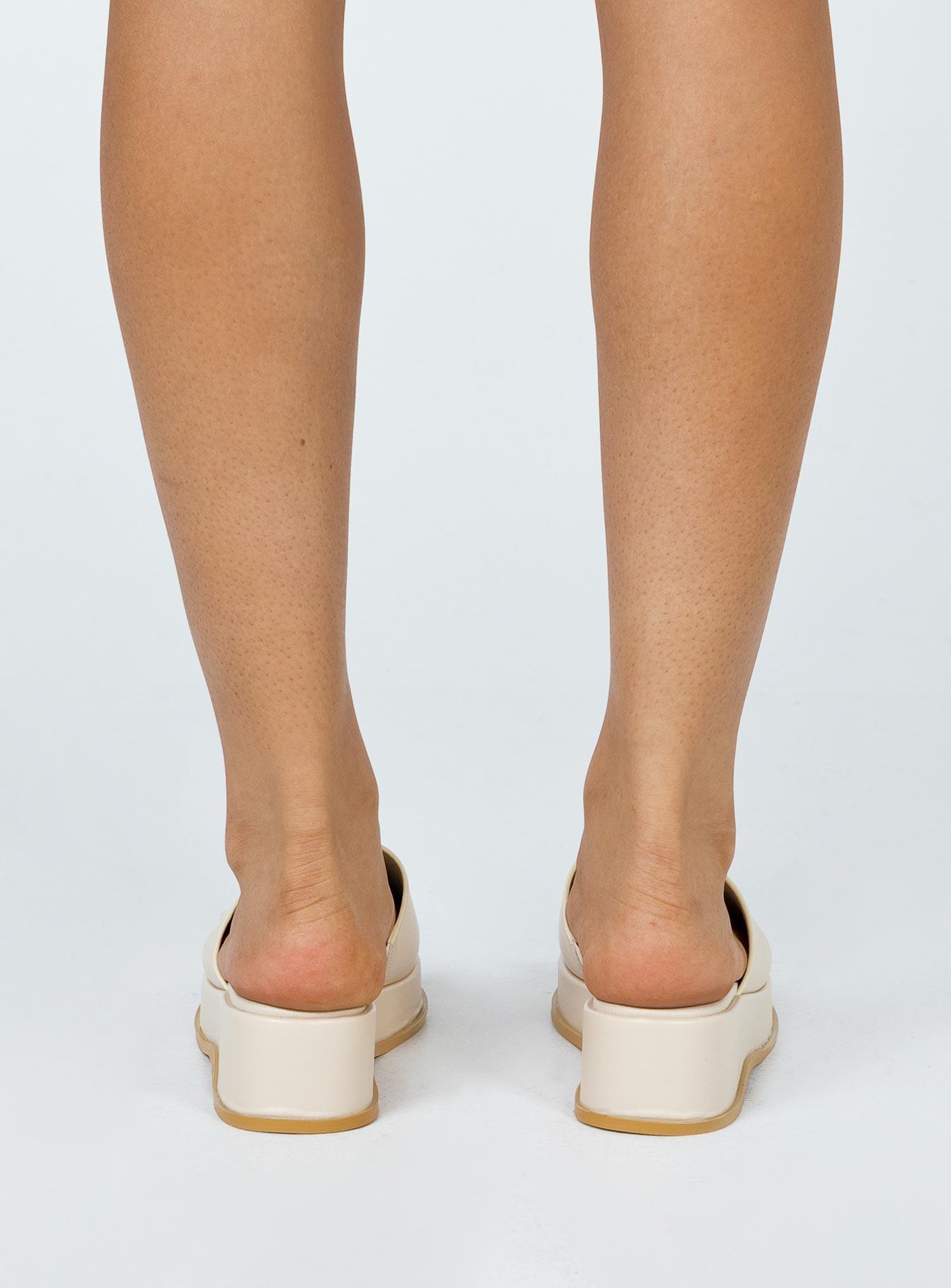 Bayshore Sandals Beige Product Image