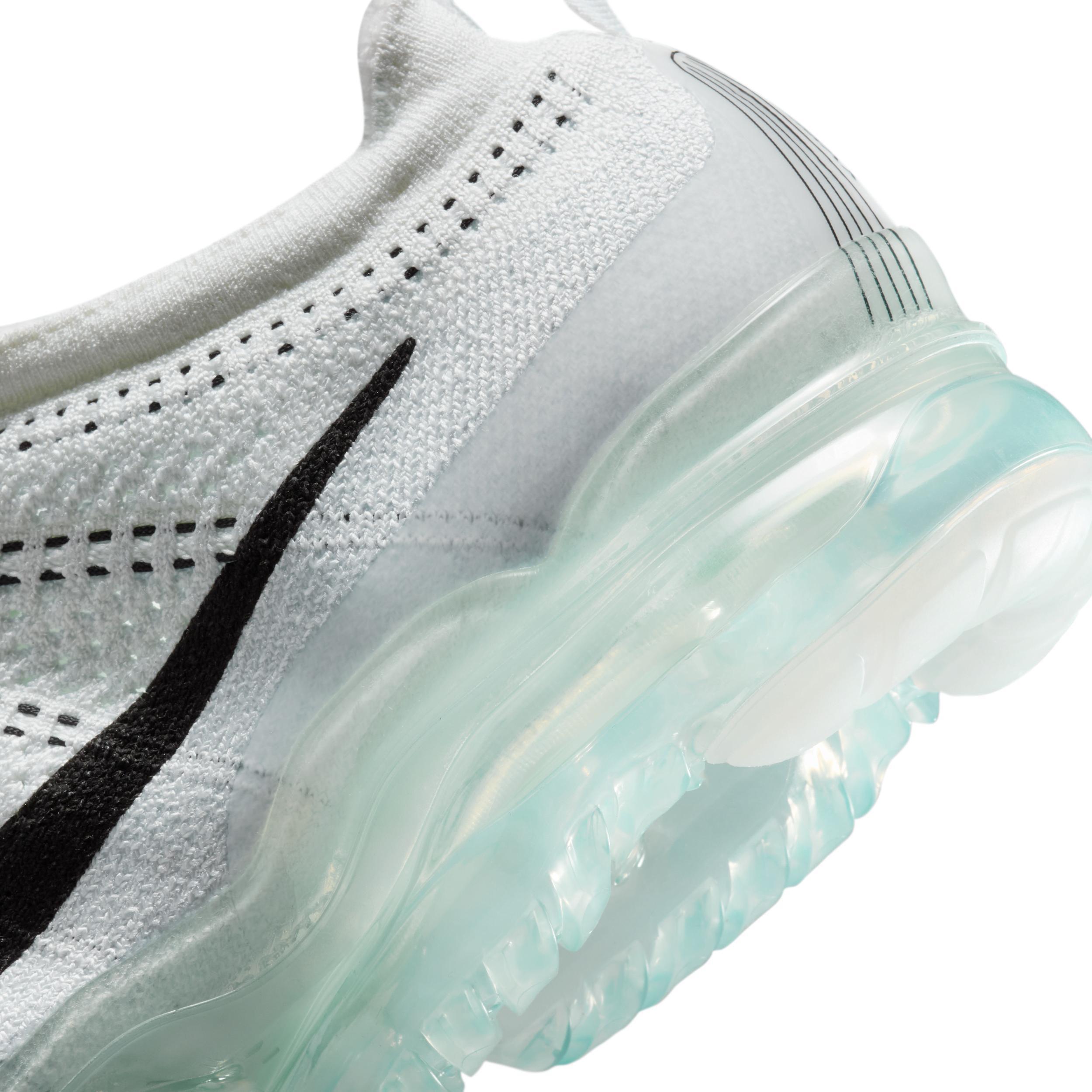 Nike Mens Air VaporMax 2023 Flyknit Running Shoes in White/Pure Platinum Product Image