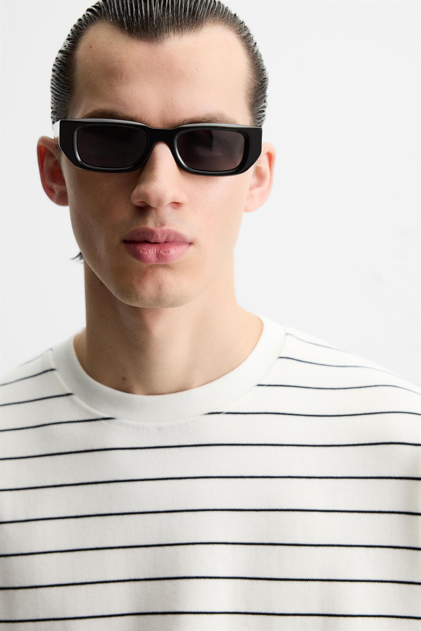 STRIPED BOXY FIT T-SHIRT Product Image