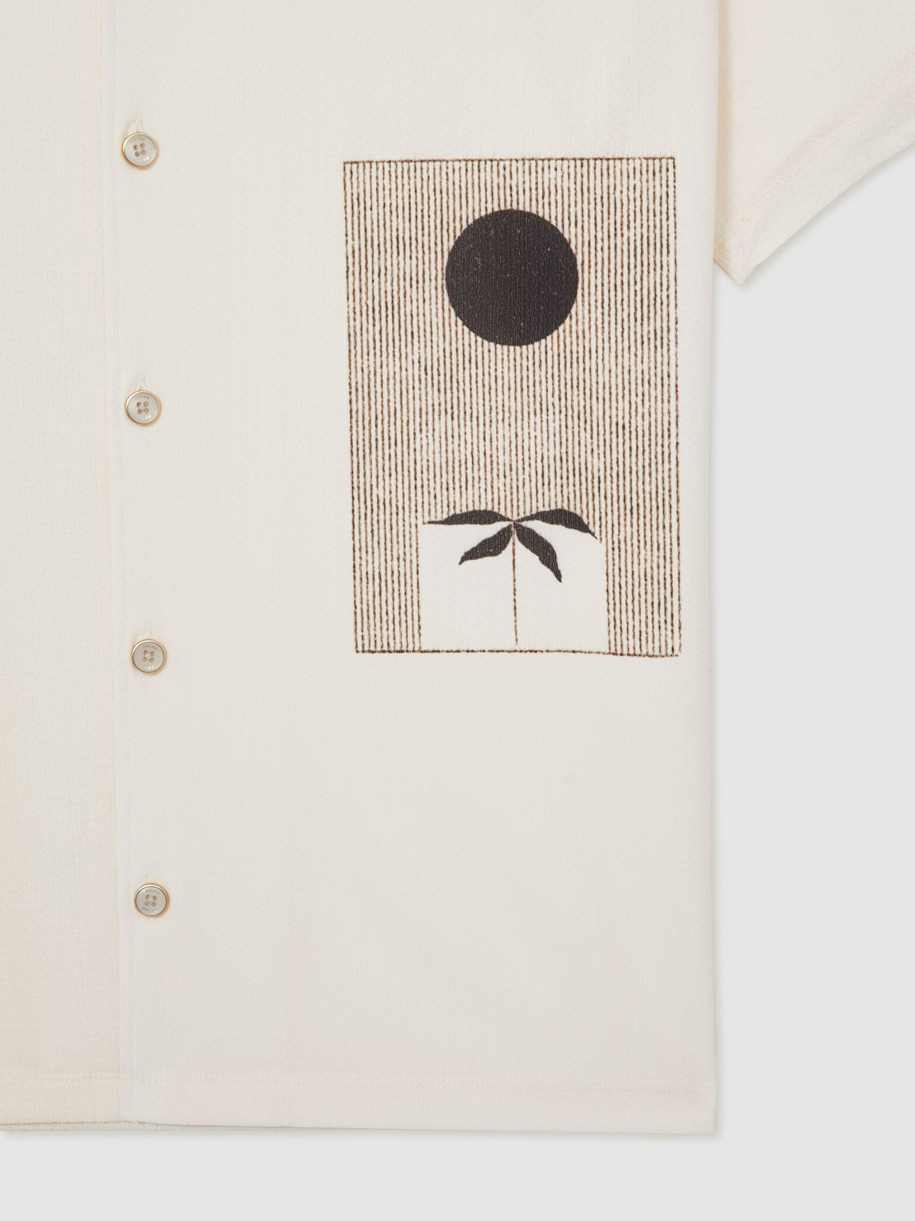 Graphic Print Cuban-Collar Shirt in White Product Image