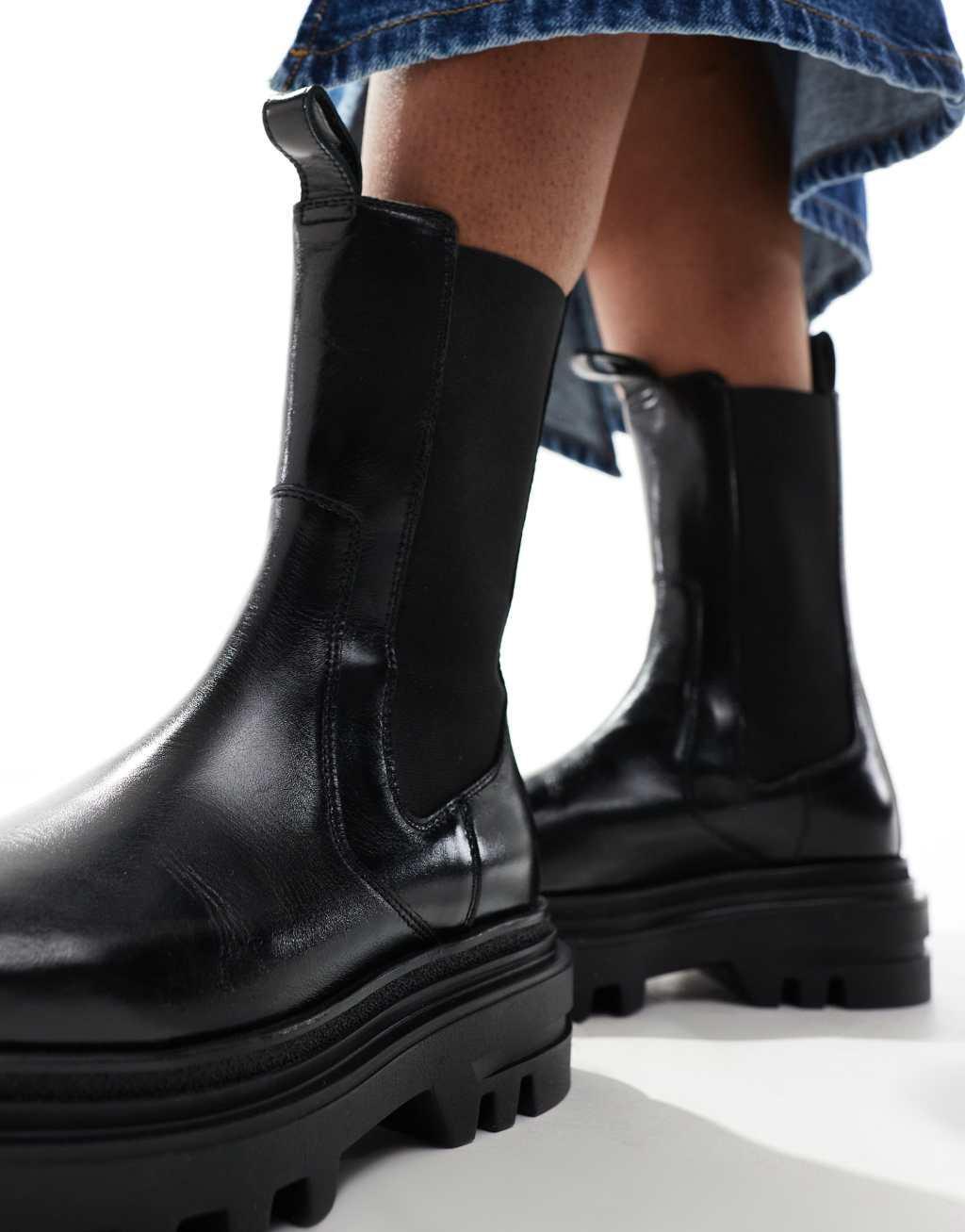 AllSaints Alex leather chunky chelsea boots in black Product Image