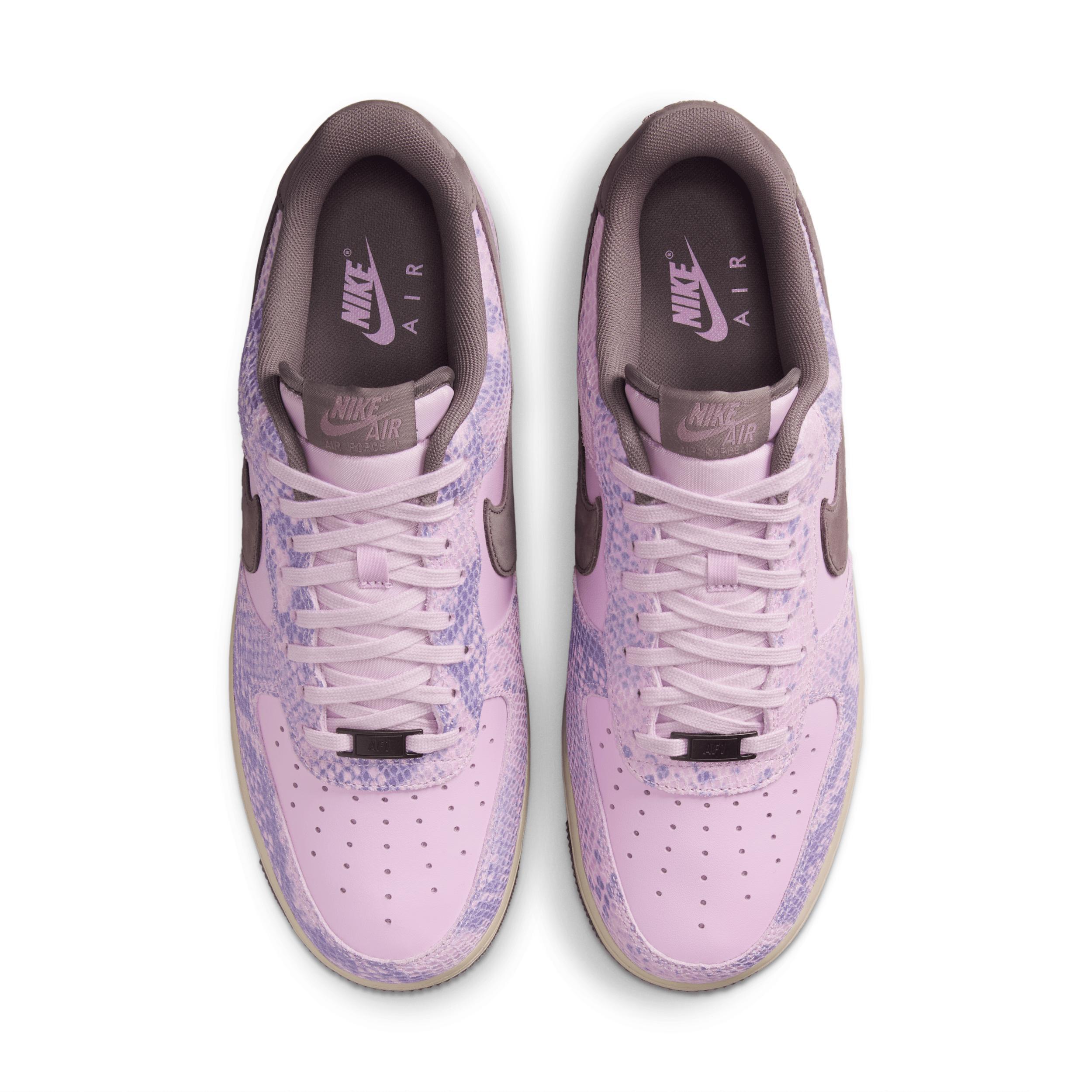 Nike Men's Air Force 1 '07 LV8 Shoes Product Image