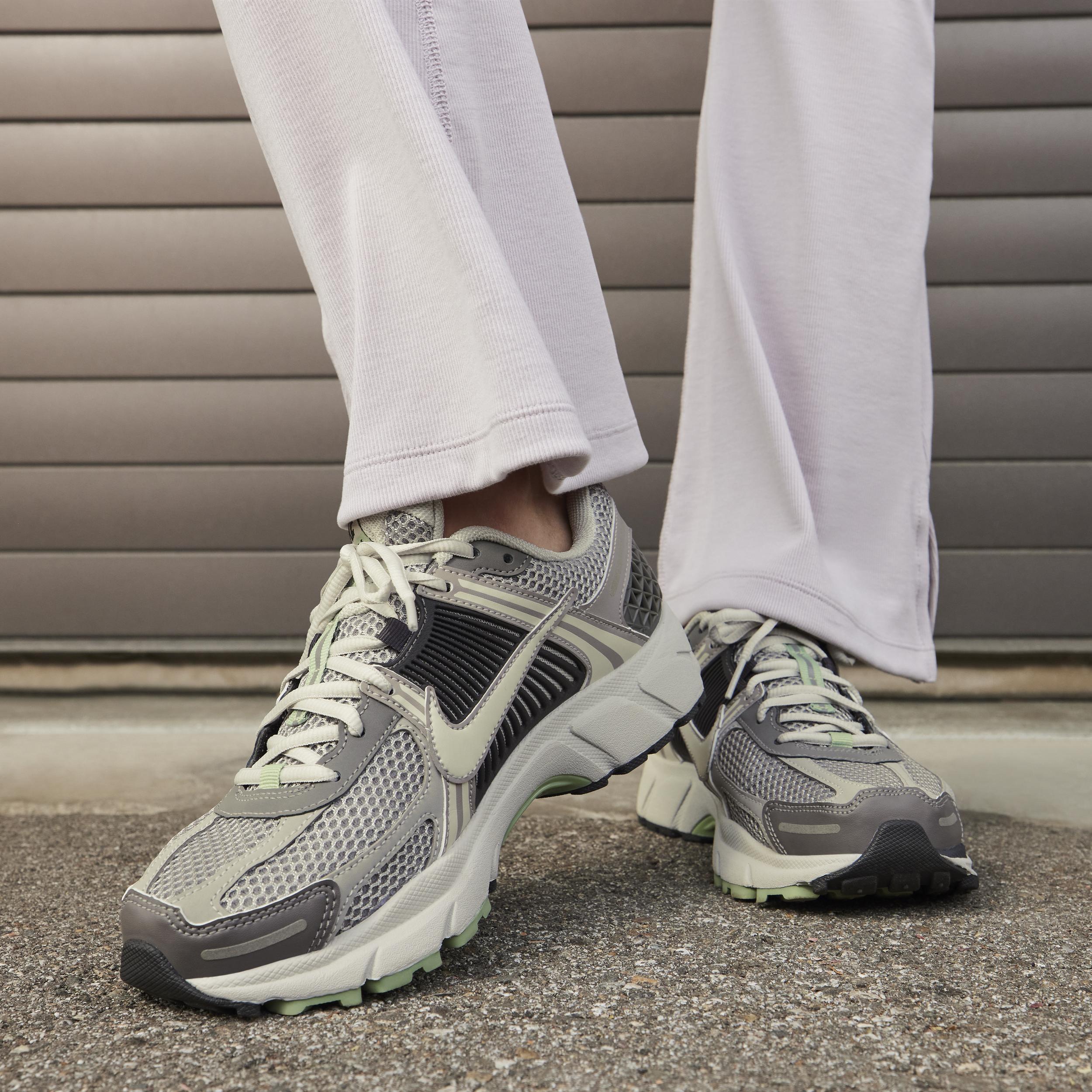 Nike Zoom Vomero 5 Women's Shoes Product Image