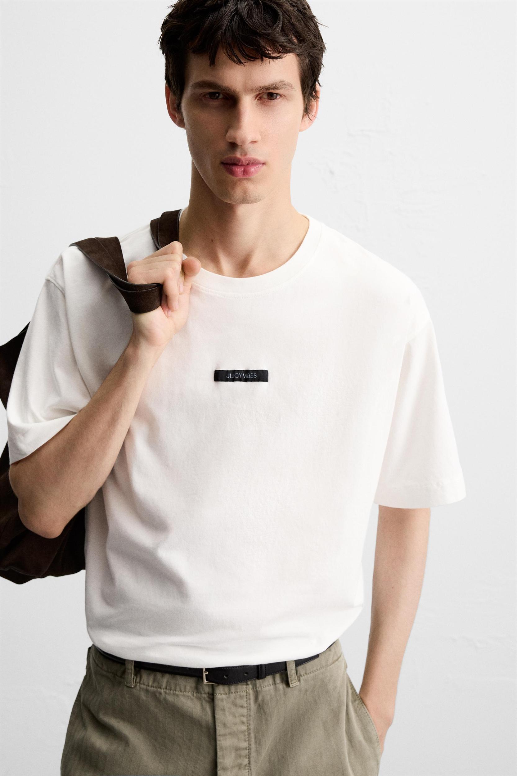 STRAWBERRY PRINT T-SHIRT Product Image