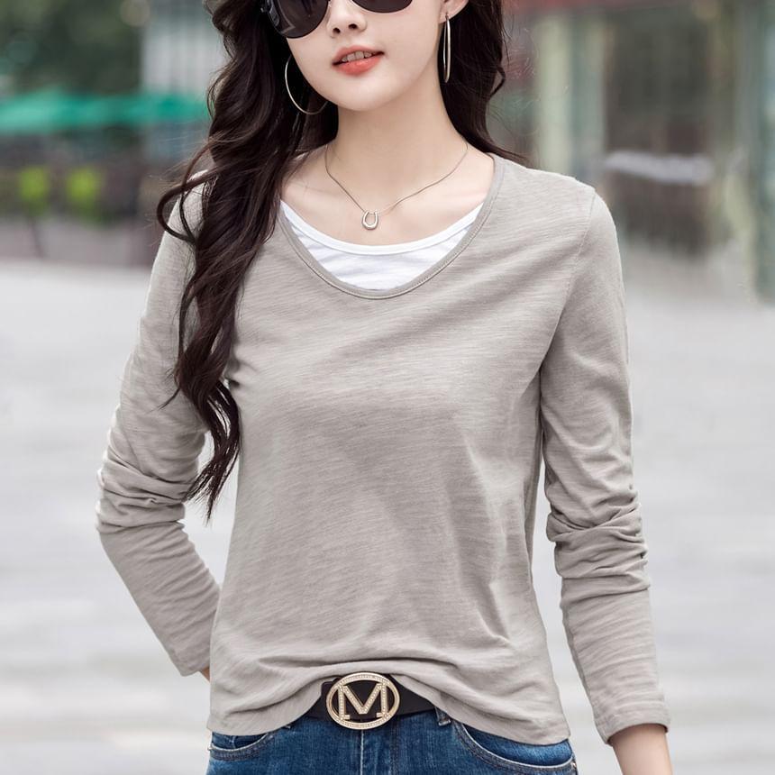 Long-Sleeve Round Neck Mock Two-Piece Two Tone T-Shirt Product Image