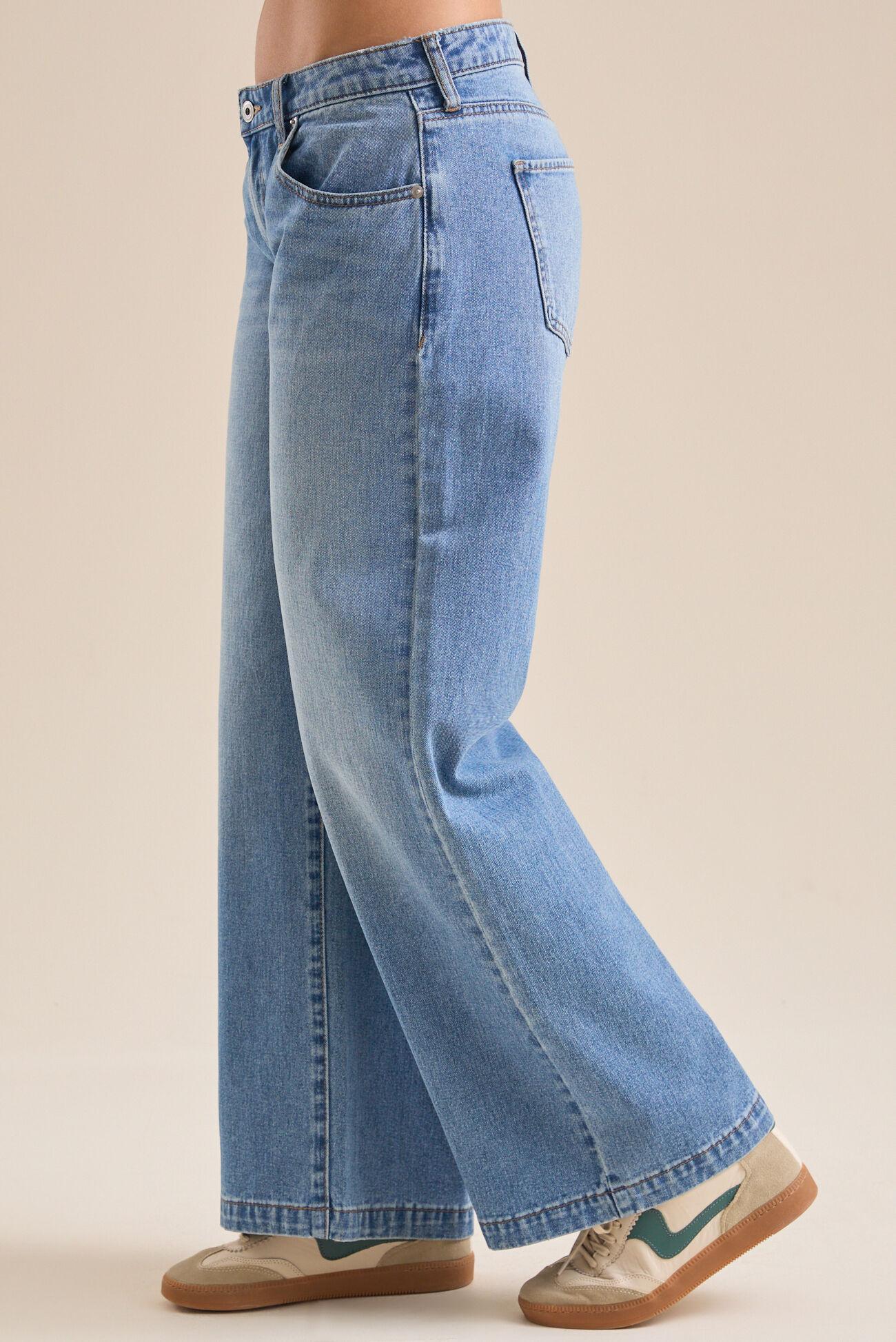 Ari Straight Leg Jeans Product Image