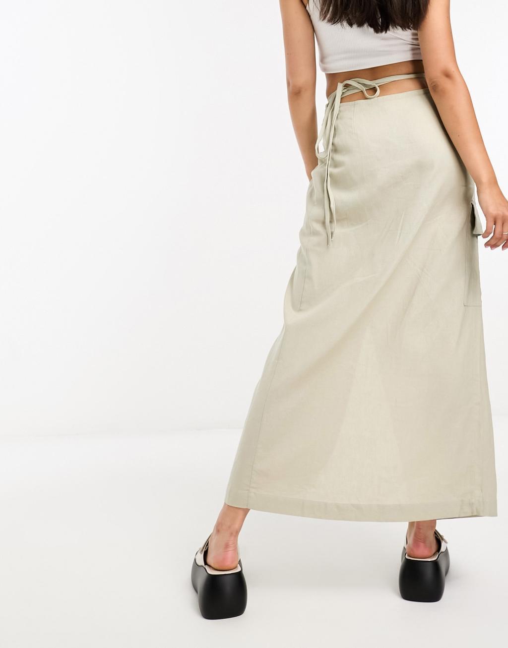 Weekday Fold linen blend cargo midi skirt Product Image