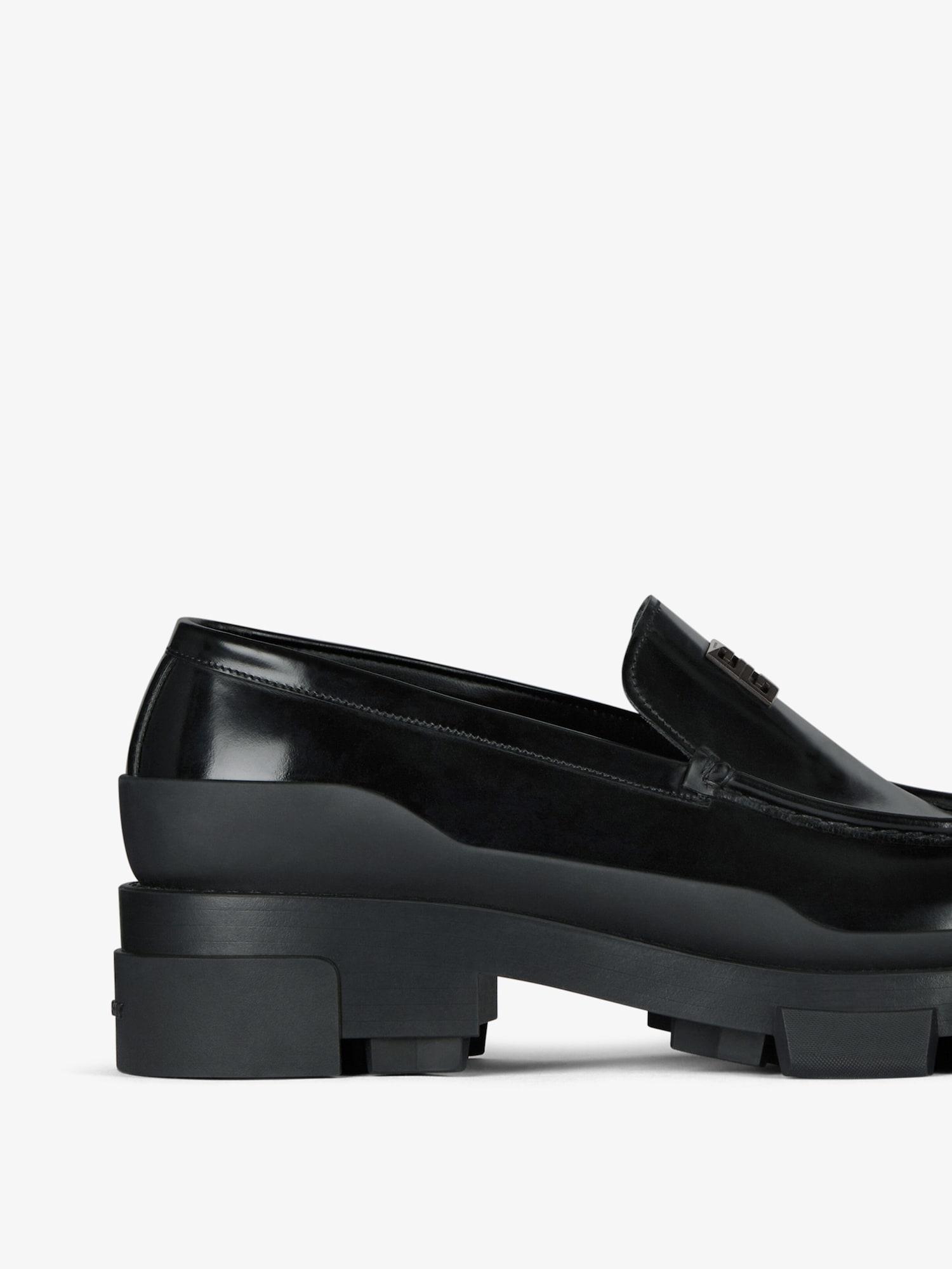 Derbies in leather Product Image