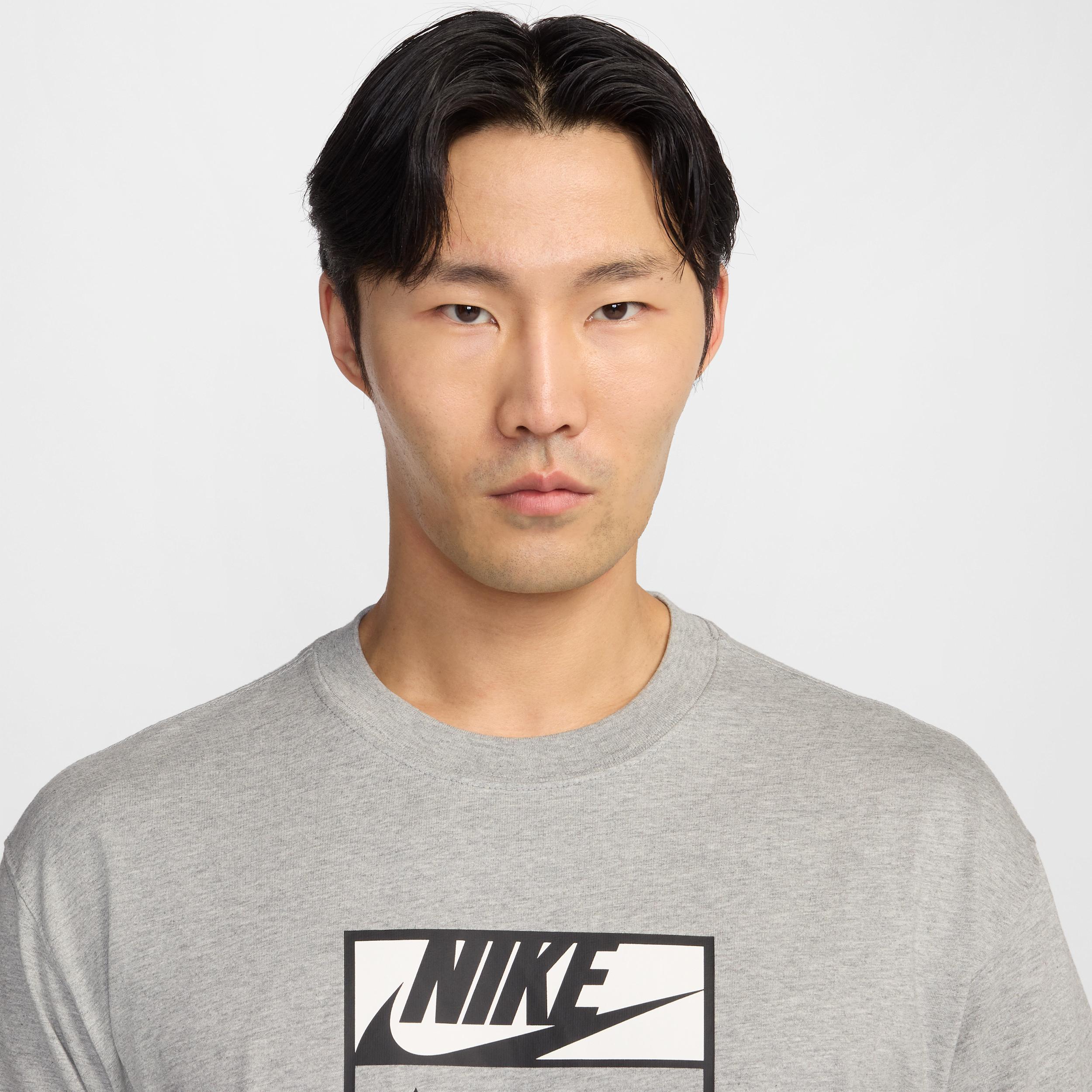 Nike Sportswear Men's Max90 T-Shirt Product Image