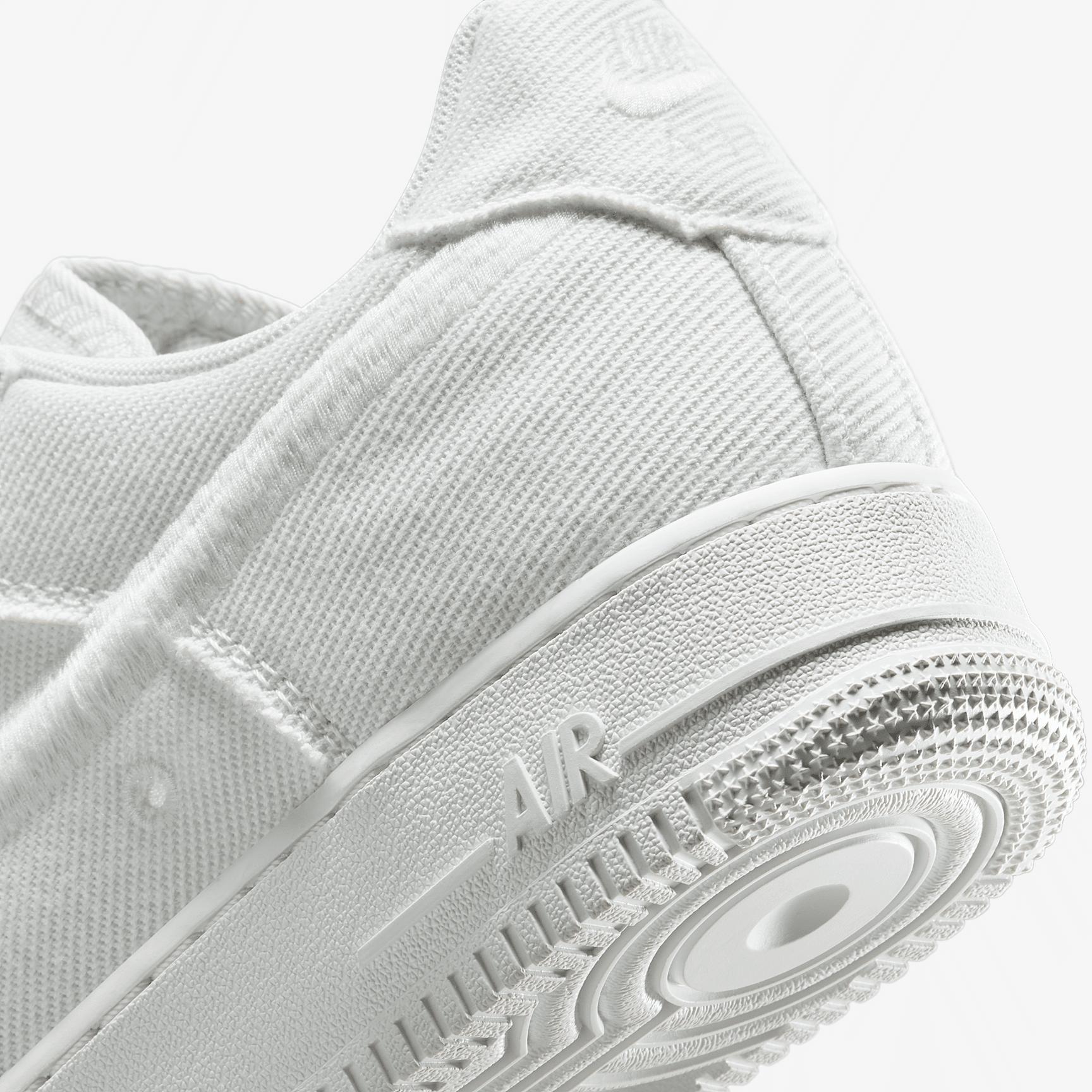Nike Men's Air Force 1 Low Canvas Shoes Product Image