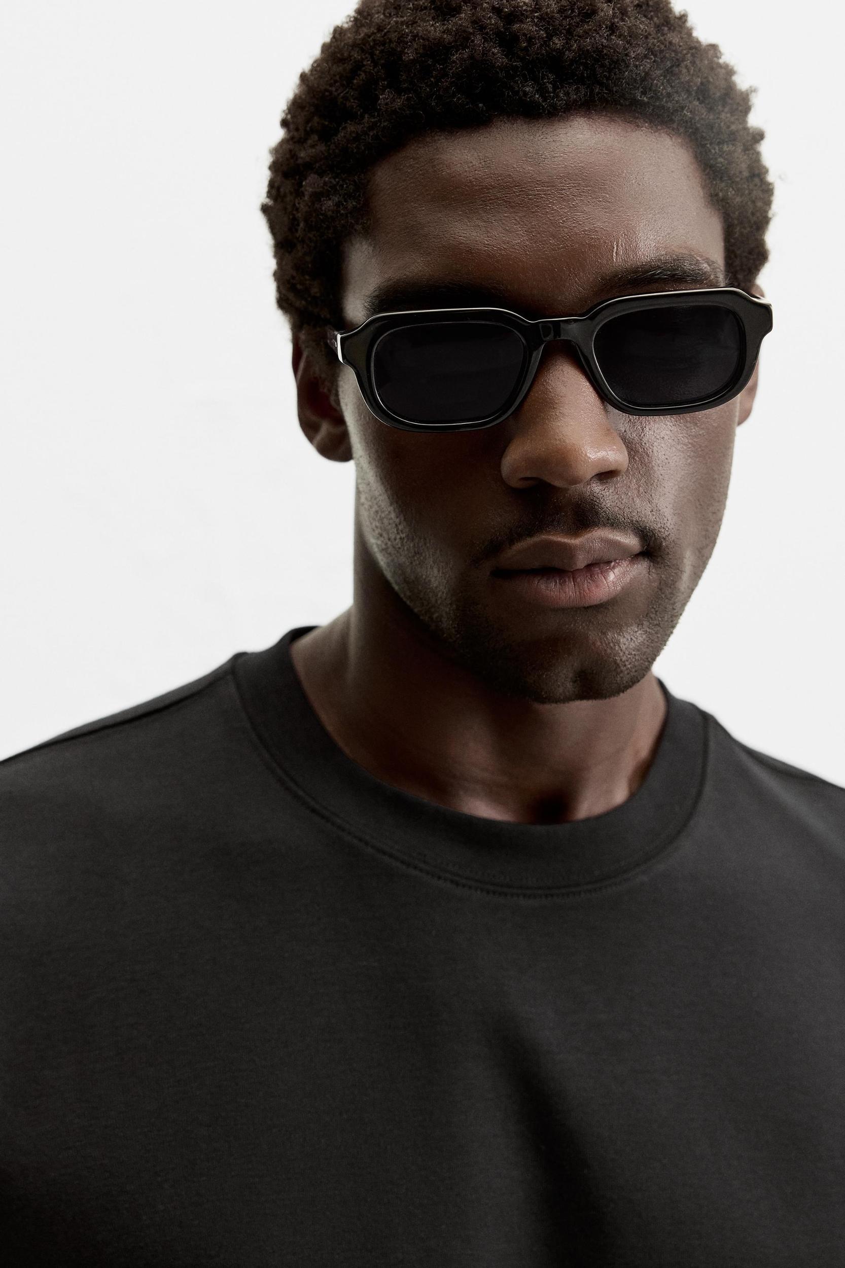 BASIC REGULAR FIT T-SHIRT Product Image