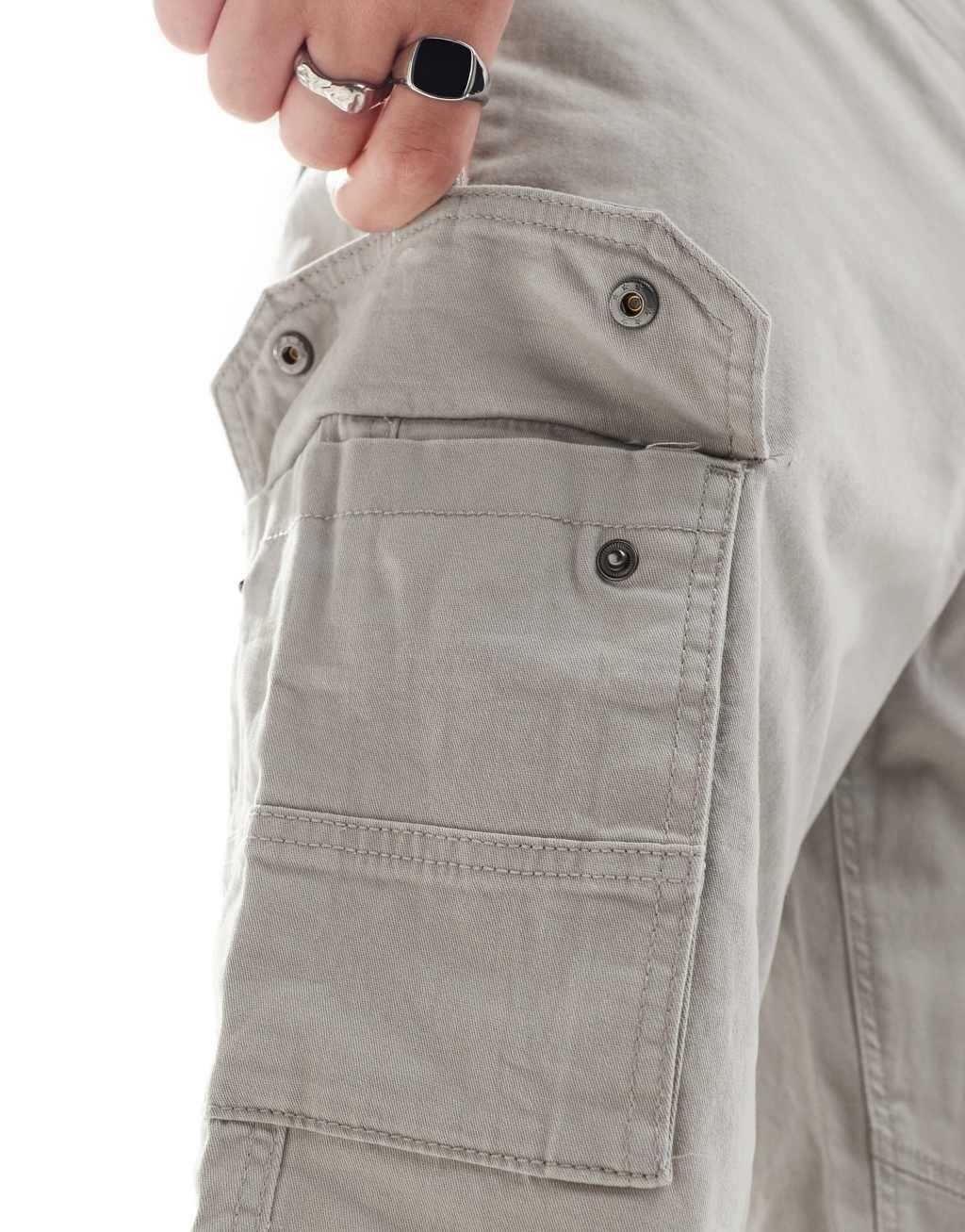 ADPT wide fit cargo short in light gray  Product Image