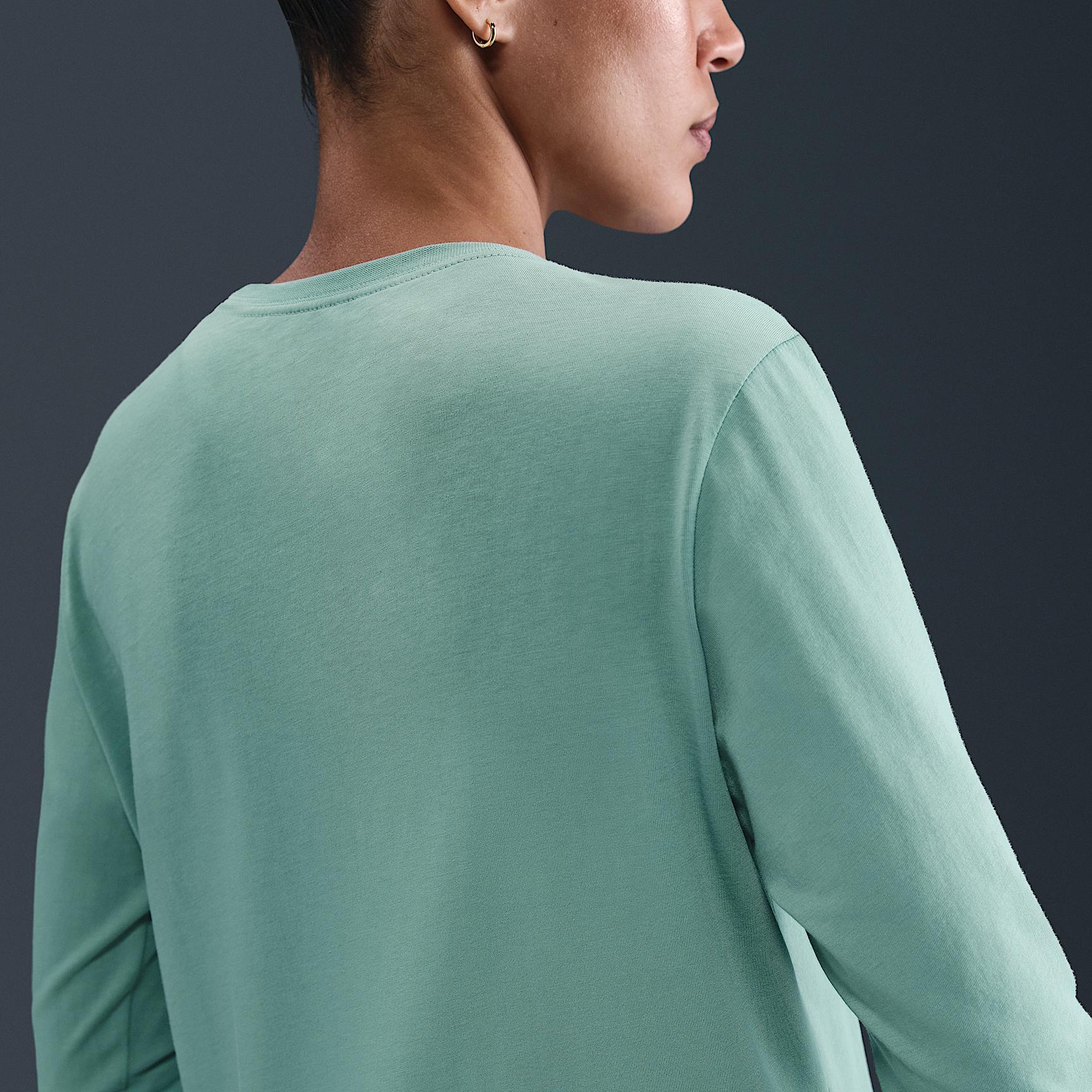 Women's Nike Sportswear Club Long-Sleeve T-Shirt Product Image