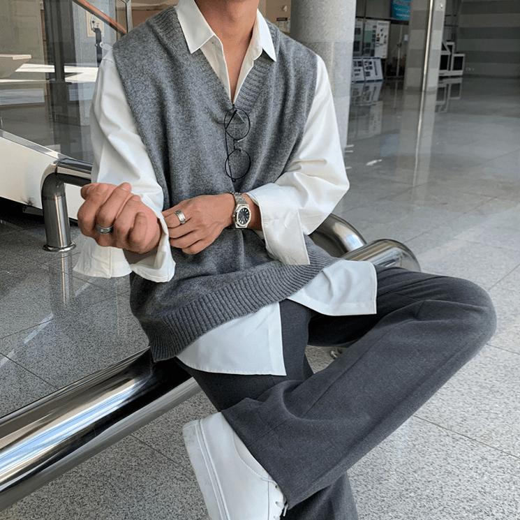 RT No. 3078 KNITTED V-NECK VEST Product Image