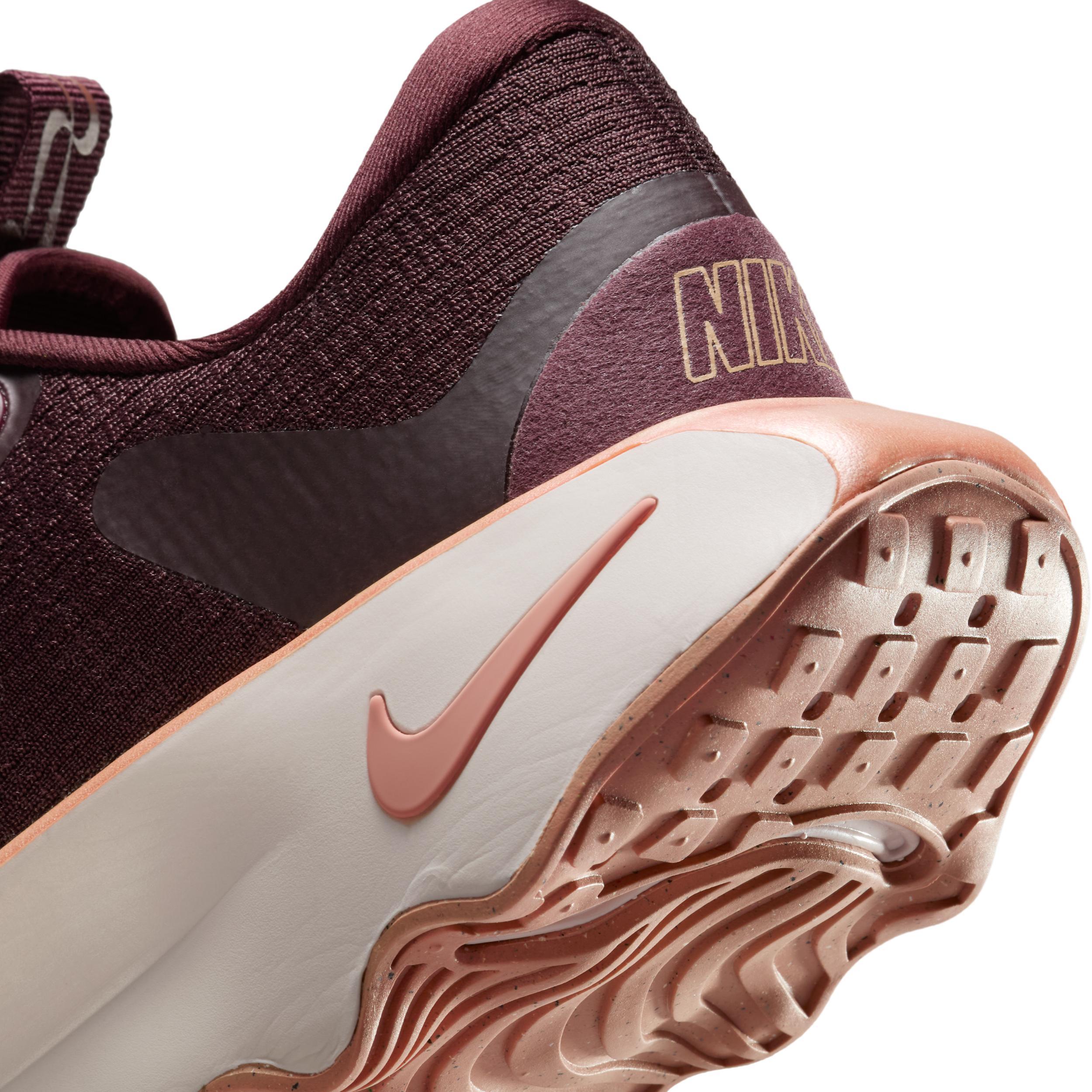 Nike Women's Motiva Walking Shoes Product Image