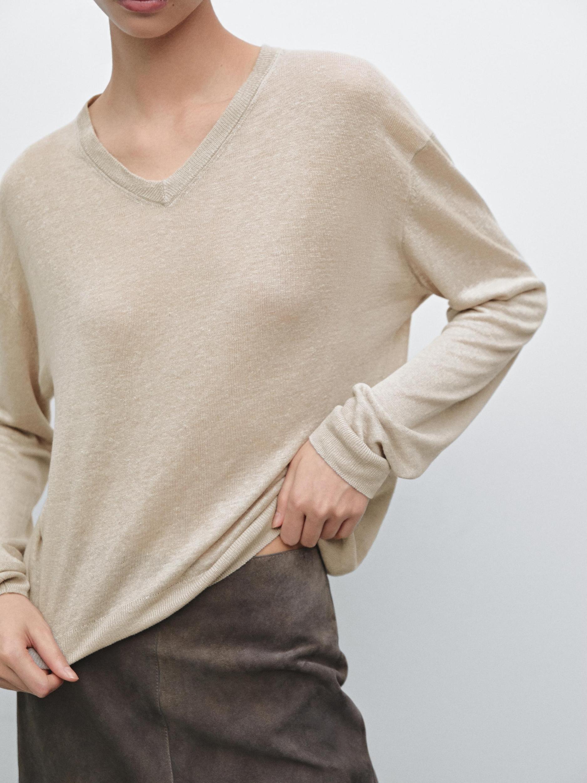 Linen V-neck knit sweater Product Image