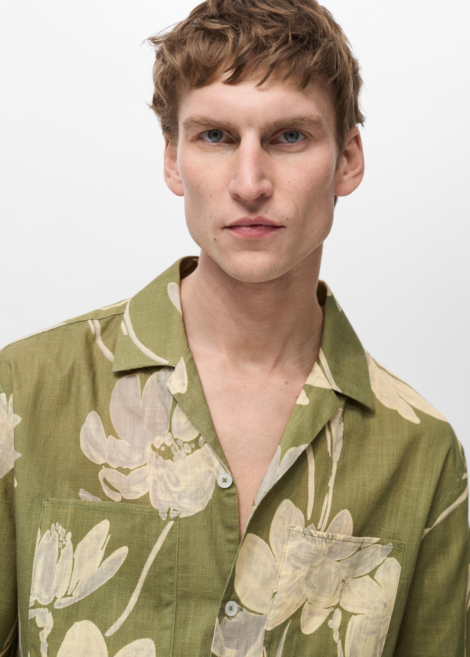 Floral-print cotton shirt - Men | MANGO USA Product Image