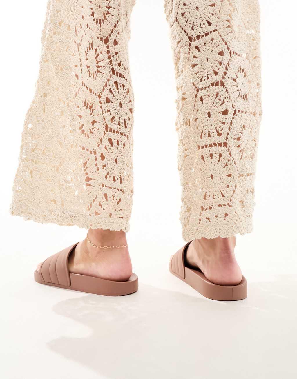 ASOS DESIGN Wide Fit Final pool slides Product Image