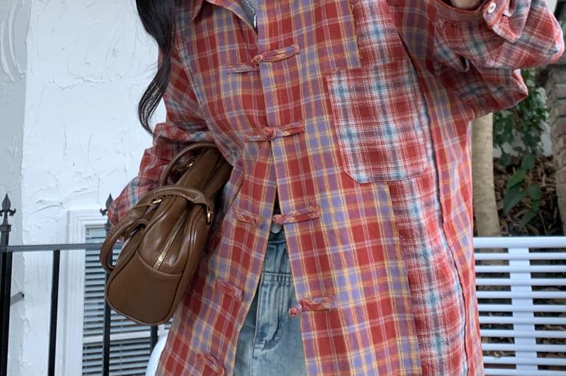 Long-Sleeve Plaid Pocketed Shirt Product Image