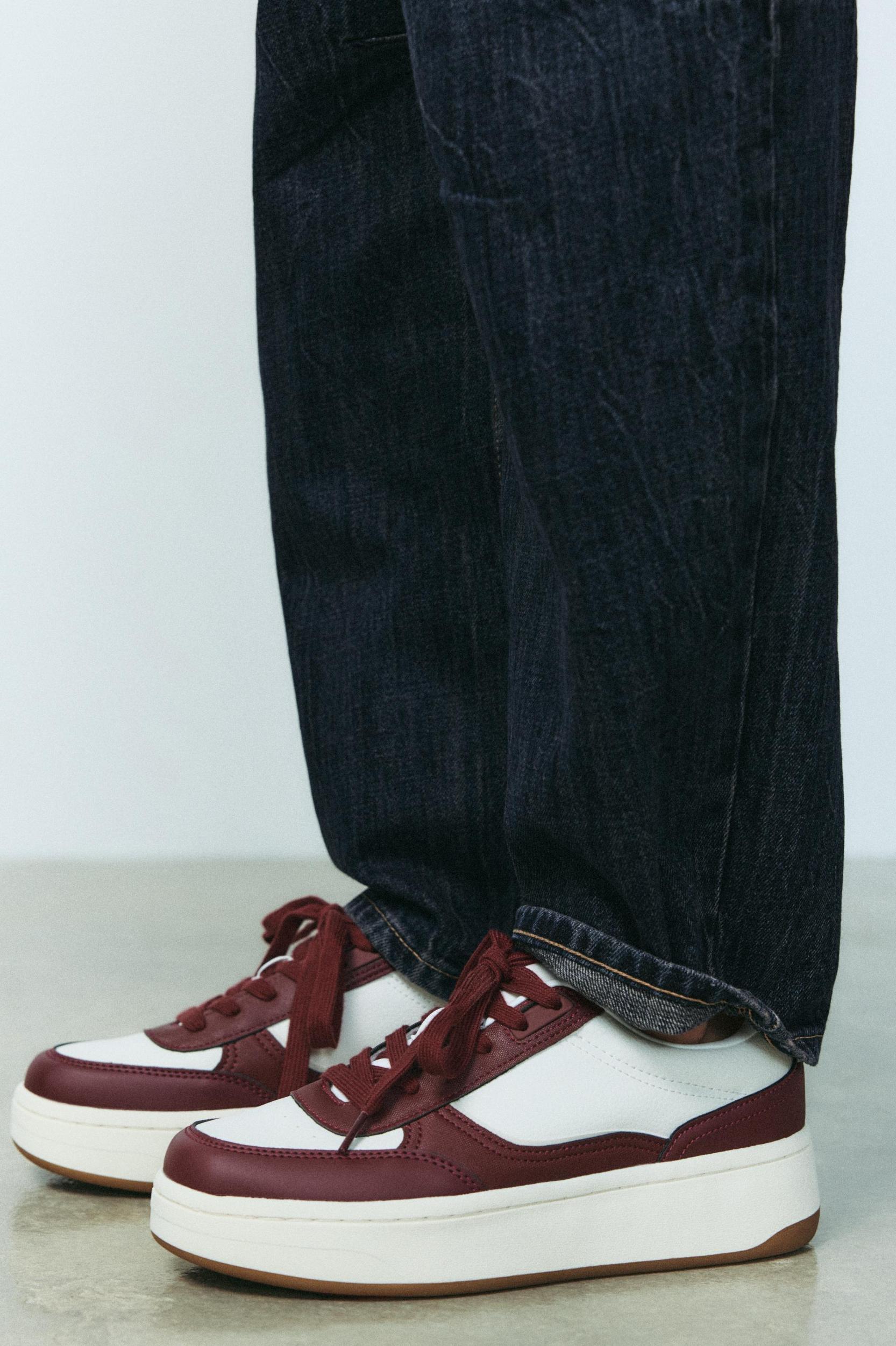 SNEAKERS IN A COMBINATION OF COLORS Product Image