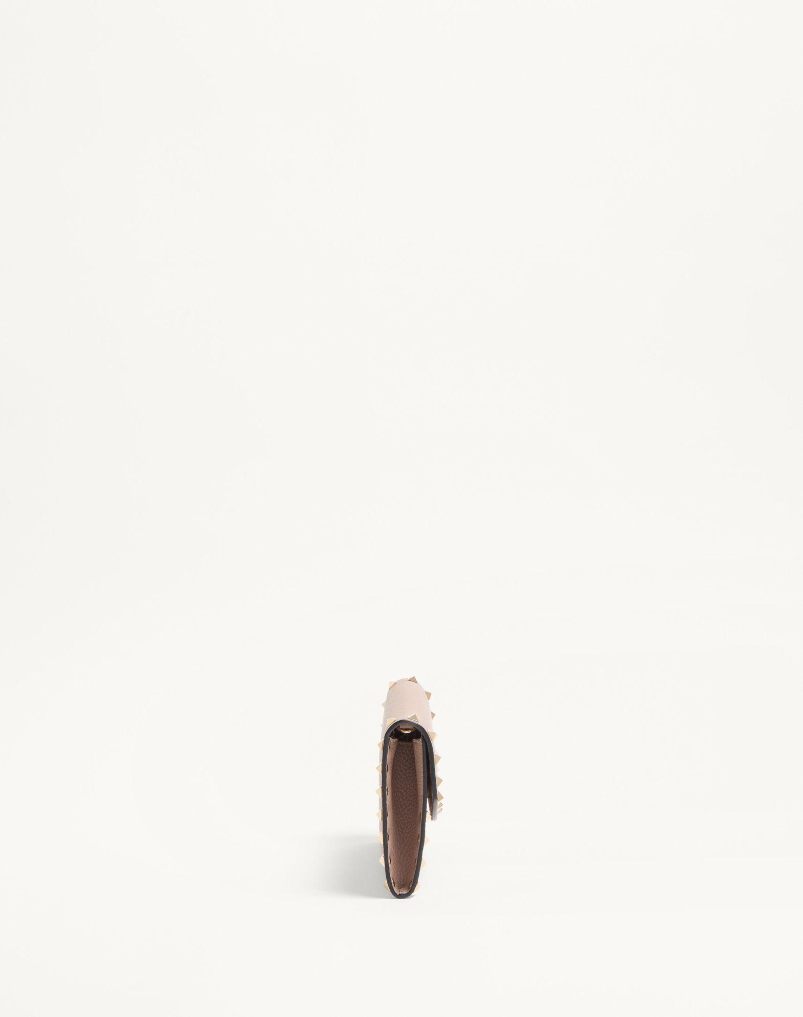 Rockstud Wallet With Chain In Grainy Calfskin Product Image