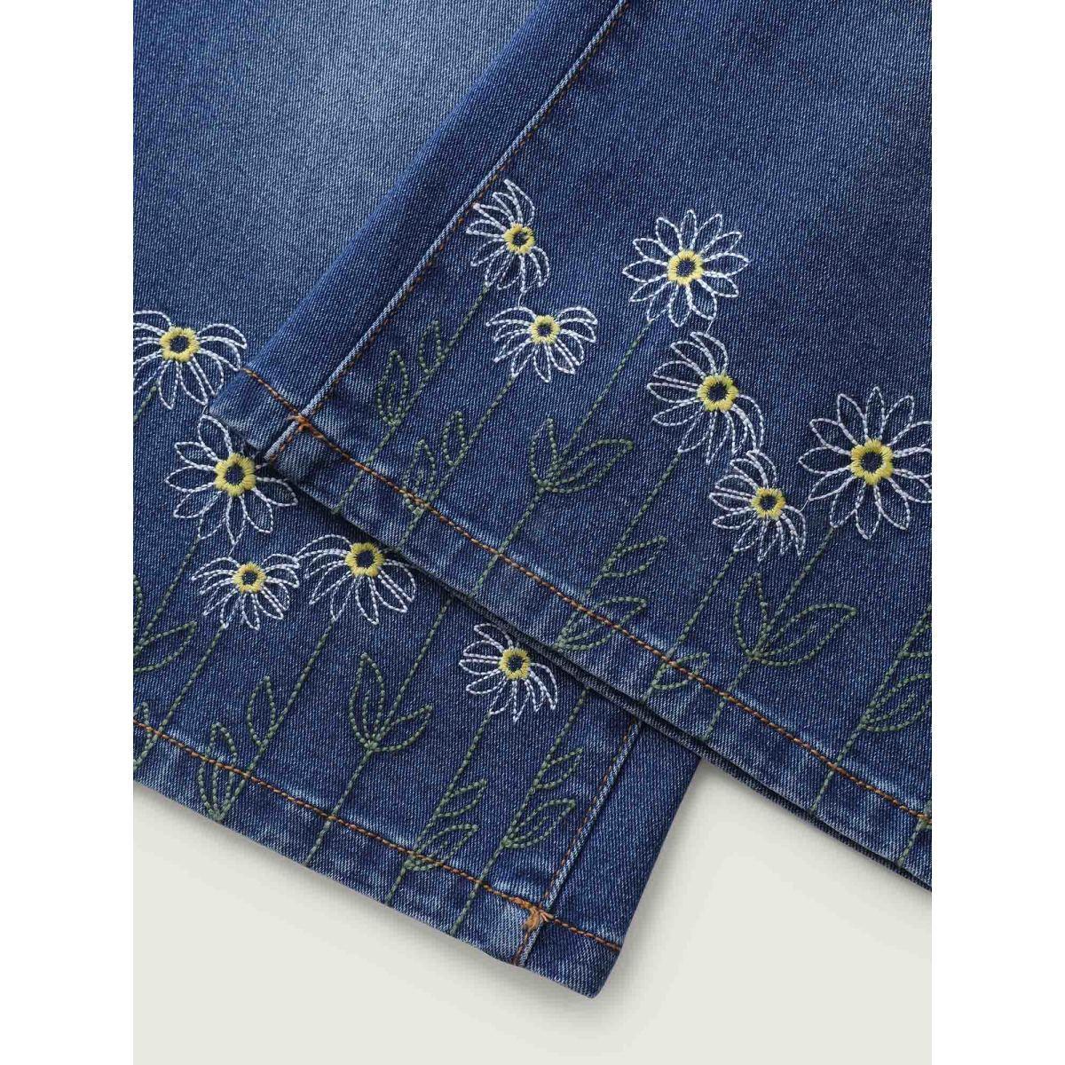 Plus Size Floral Embroidered Elastic Waist Cropped Jeans Women Midblue Medium stretch Slanted pocket Jeans BloomChic 28/5X Product Image