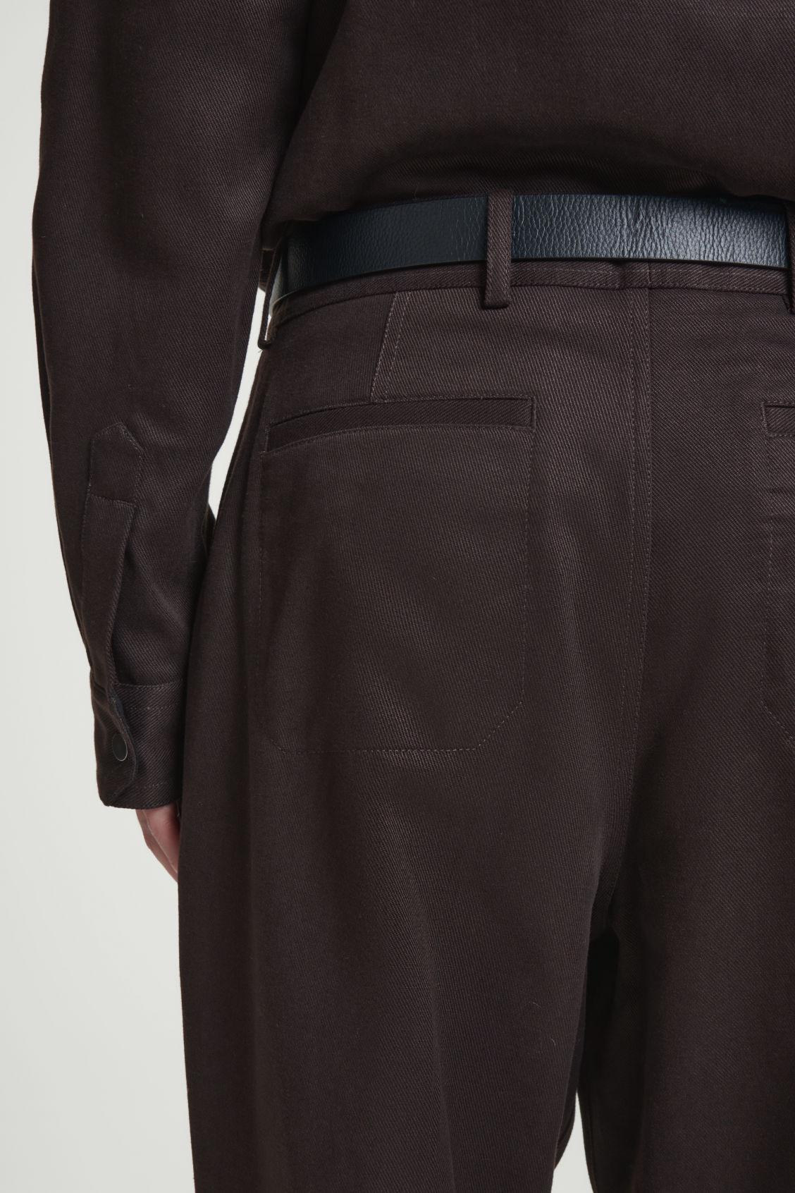 TOPSTITCHED TAPERED PANTS Product Image