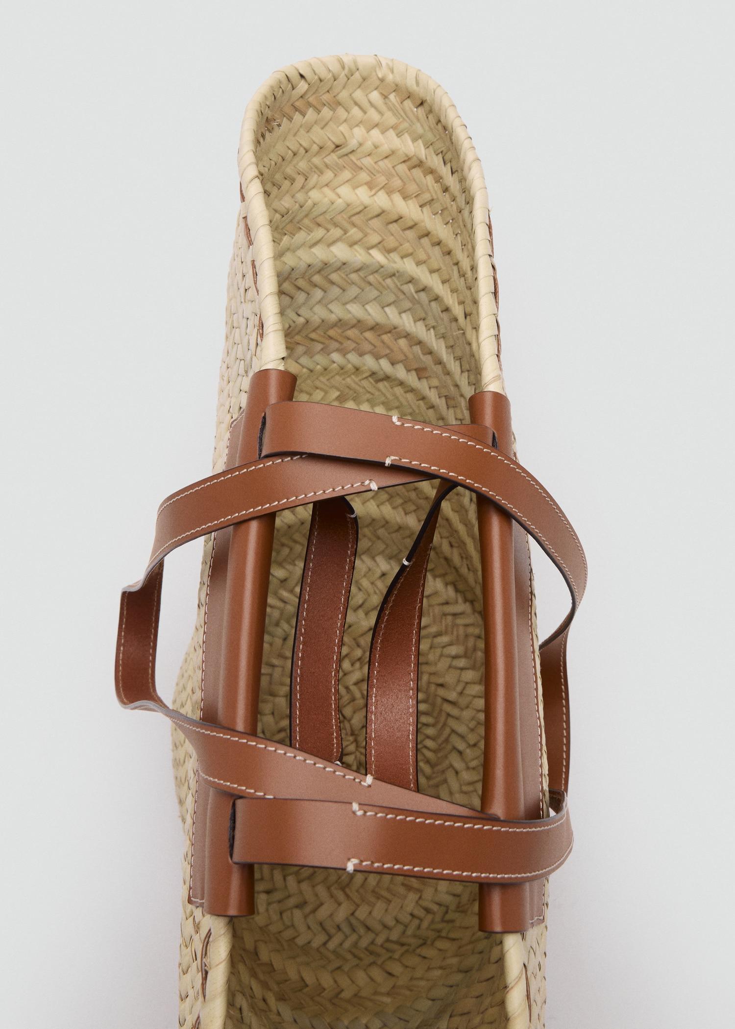 Large natural fiber basket with leather handle - Women | MANGO USA Product Image
