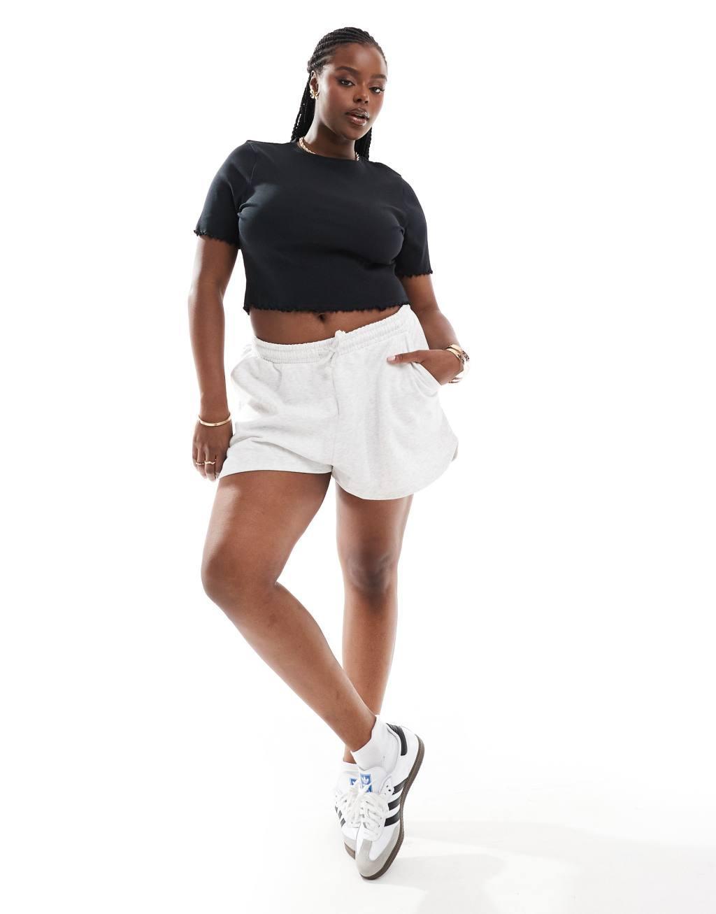 COLLUSION Plus lettuce edge ribbed T-shirt in black Product Image