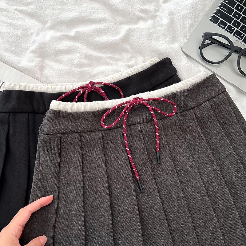 High Waist Contrast Trim Pleated Mini A-Line Skirt Product Image
