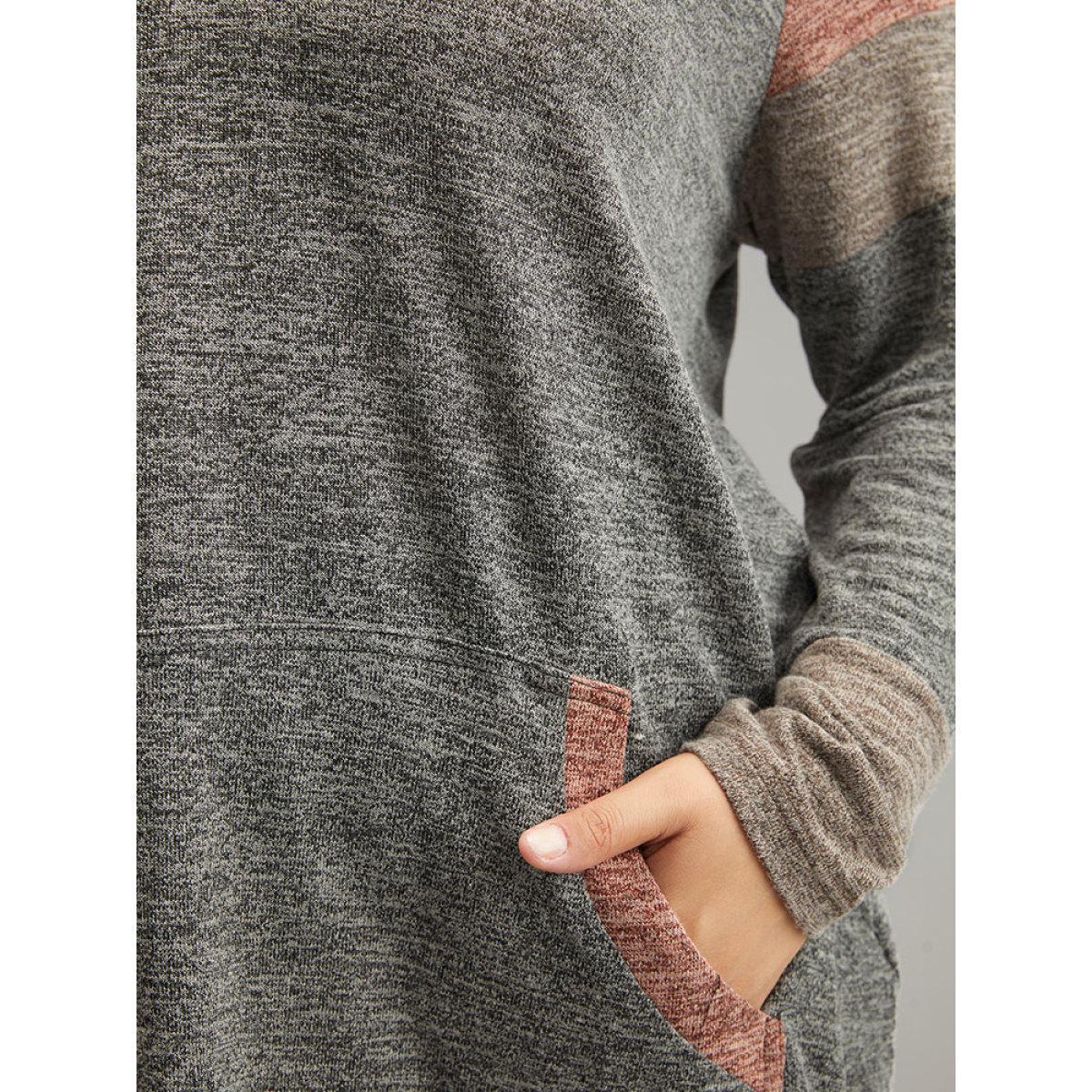 Plus Size Contrast Pocket Raglan Sleeve T-shirt Multicolor Women Casual Contrast Plain V-neck Dailywear T-shirts BloomChic 22-24/3X Product Image