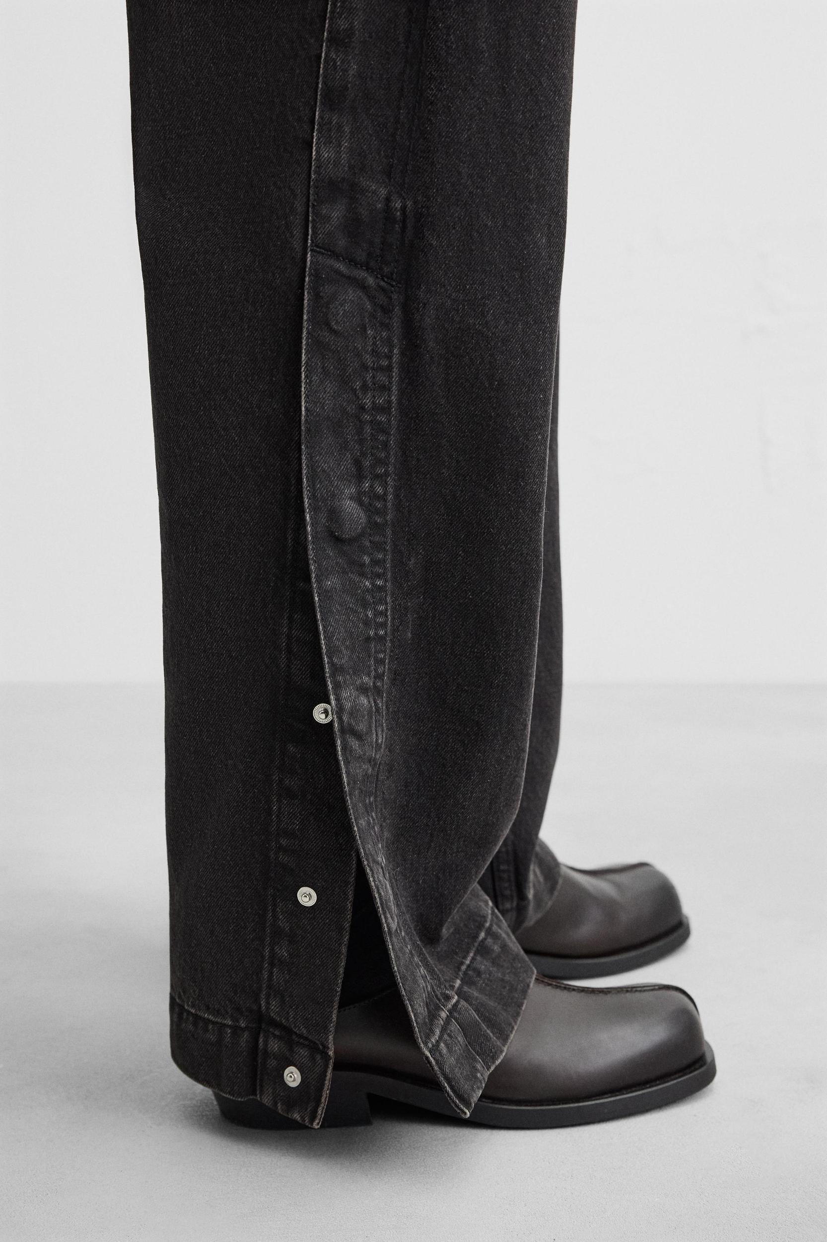 WASHED RELAXED FIT JEANS Product Image