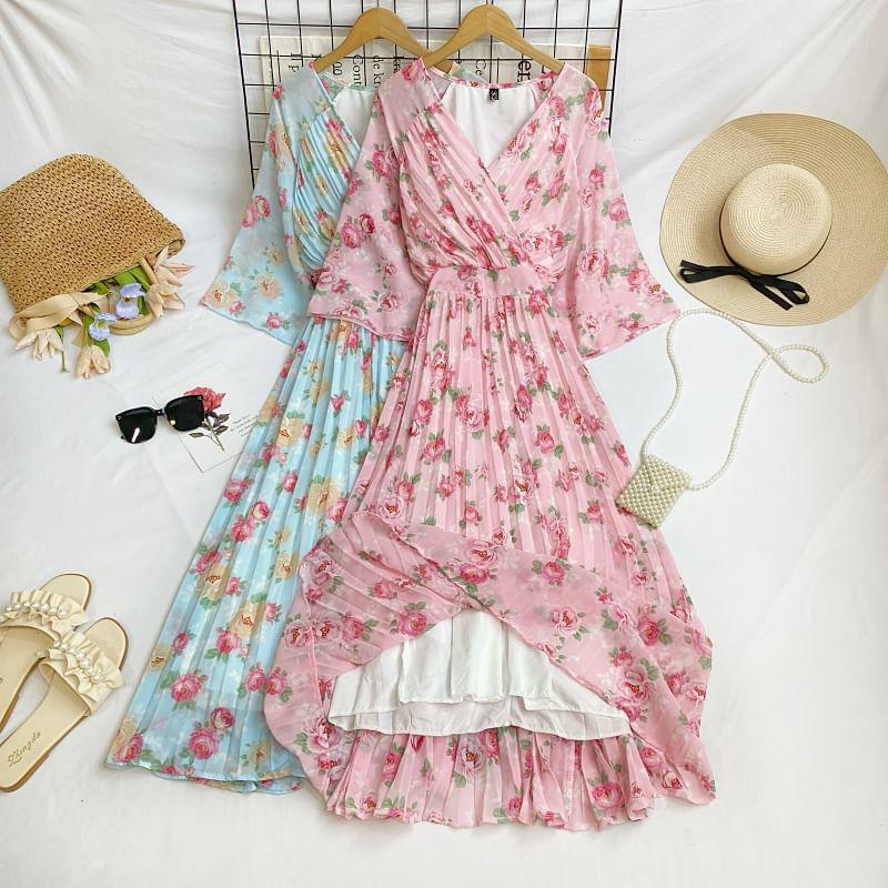 Long-Sleeve V-Neck Floral Print Pleated Maxi A-Line Dress Product Image