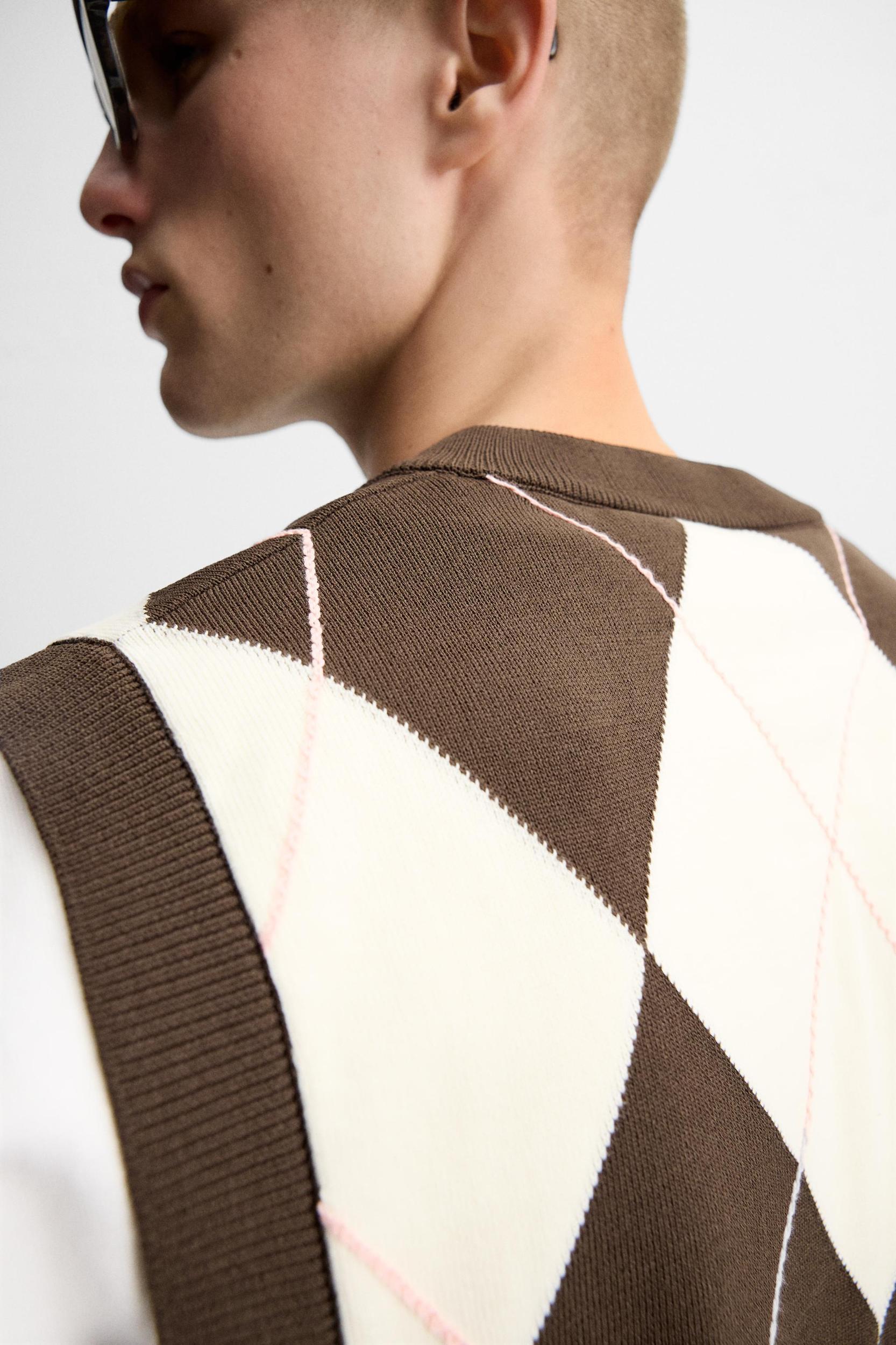 ARGYLE JACQUARD KNIT VEST Product Image