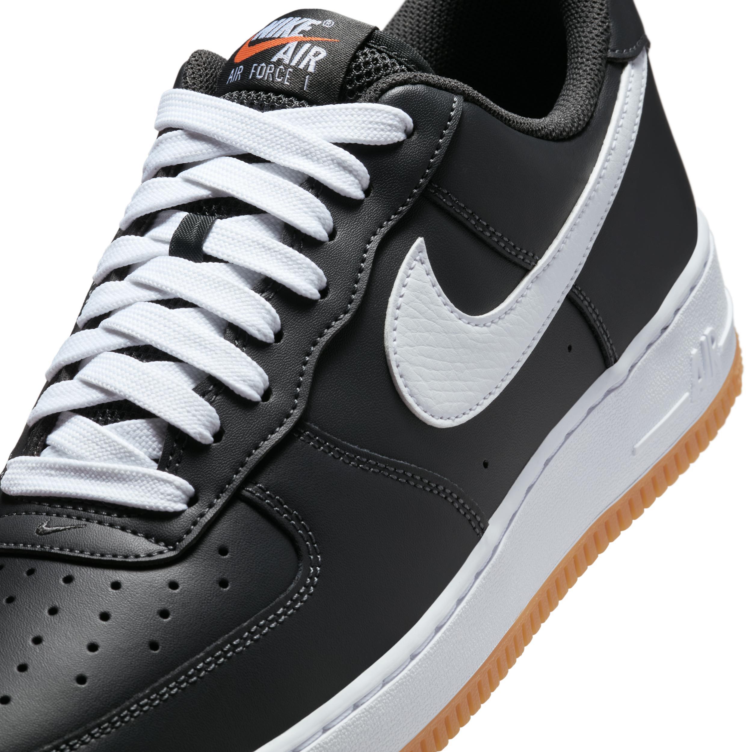 Nike Men's Air Force 1 '07 LV Shoes Product Image