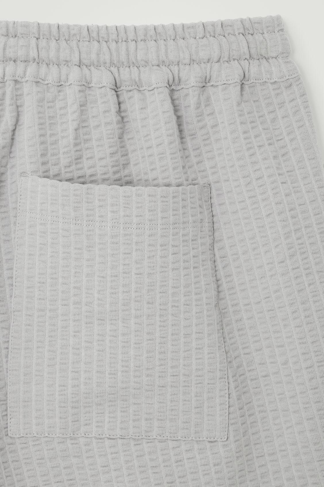 SEERSUCKER ELASTICATED SHORTS Product Image