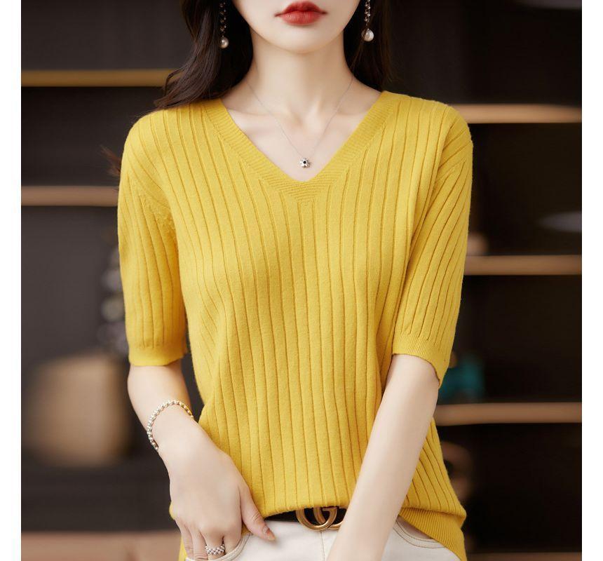 Short-Sleeve V-Neck Plain Knit Top Product Image