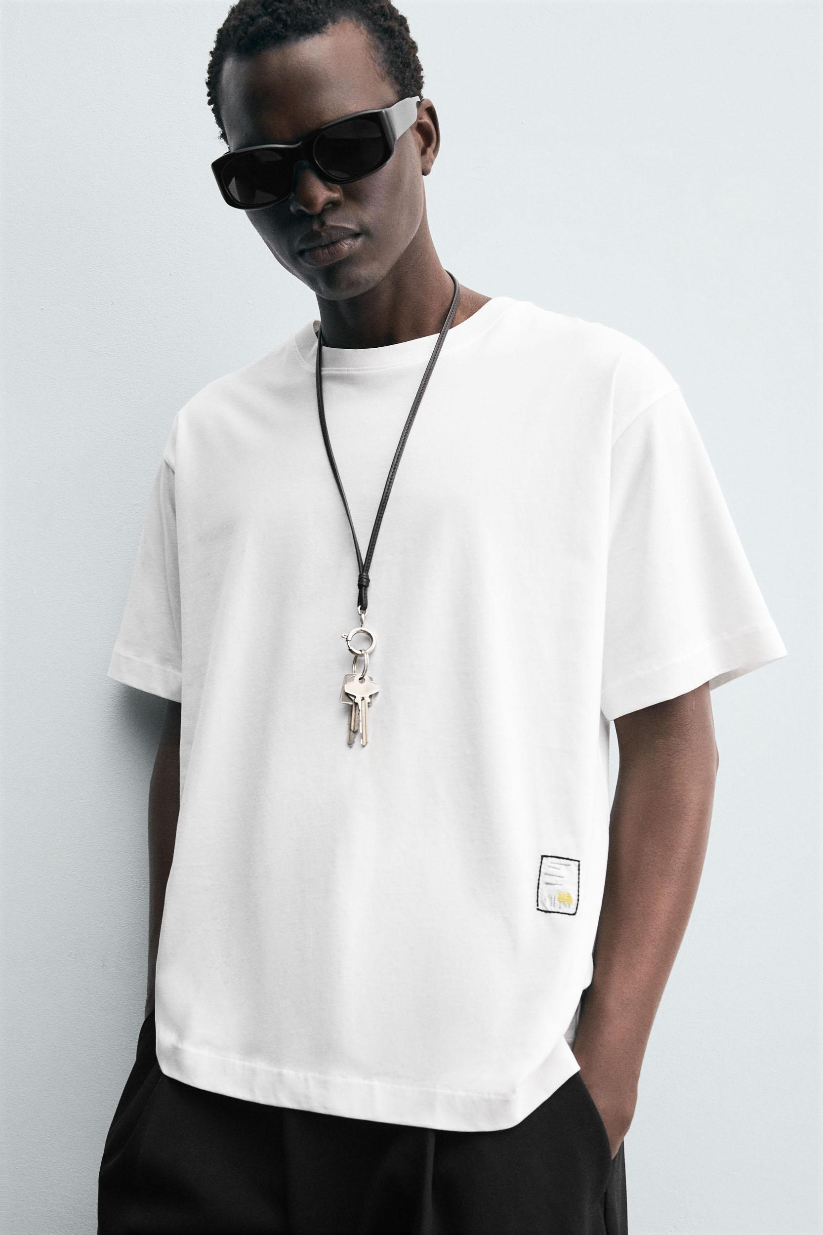 CONTRAST PATCH T-SHIRT Product Image