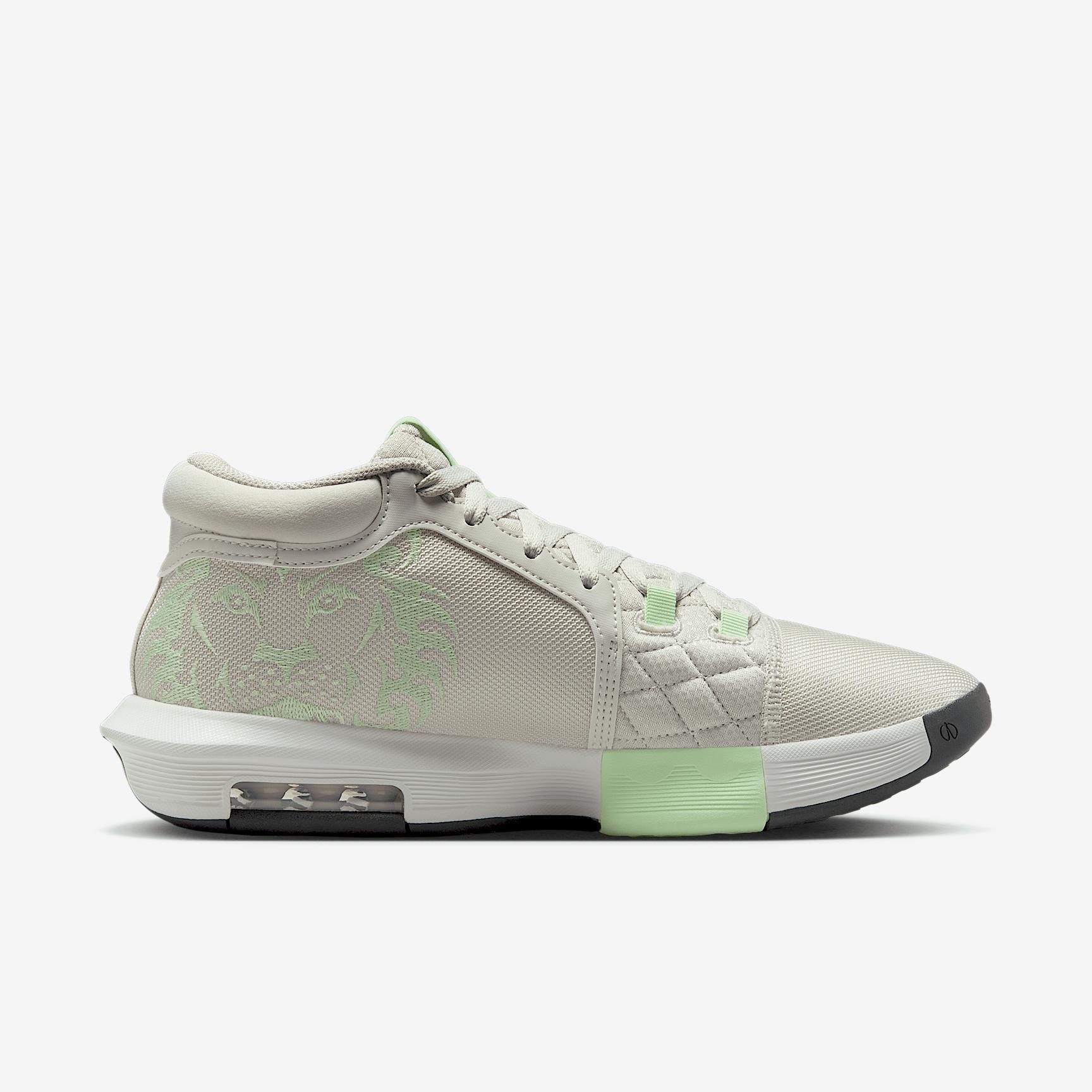 LeBron Witness VIII Basketball Shoes Product Image