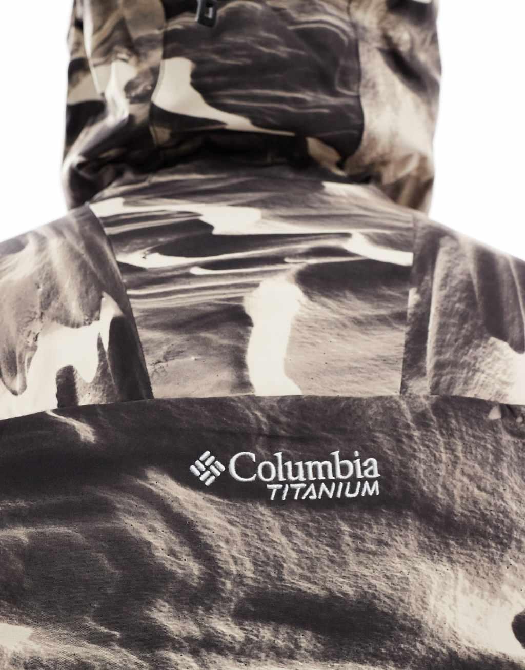 Columbia Winter District printed ski jacket in brown Product Image