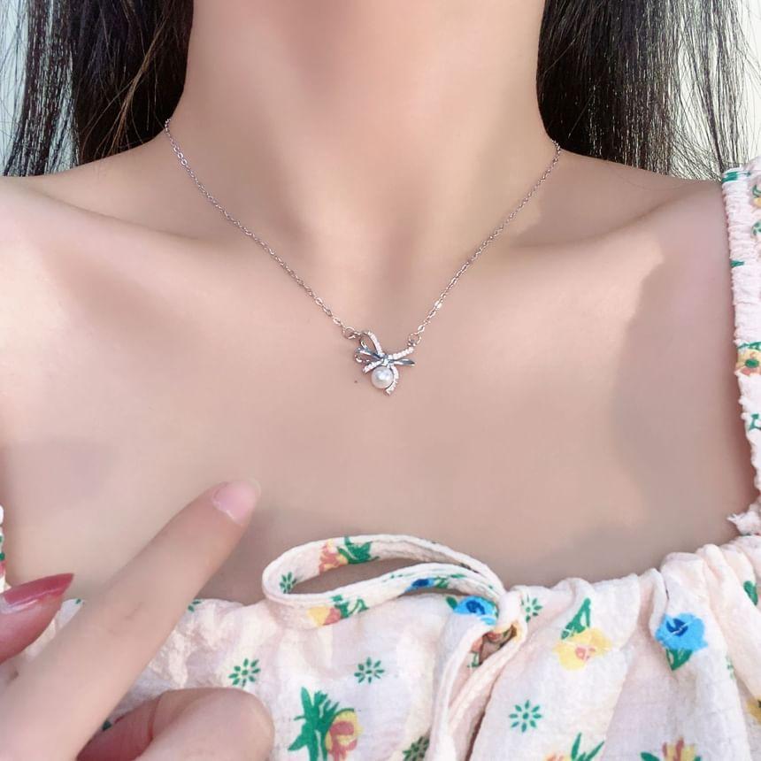 Bow Faux Pearl Necklace Product Image