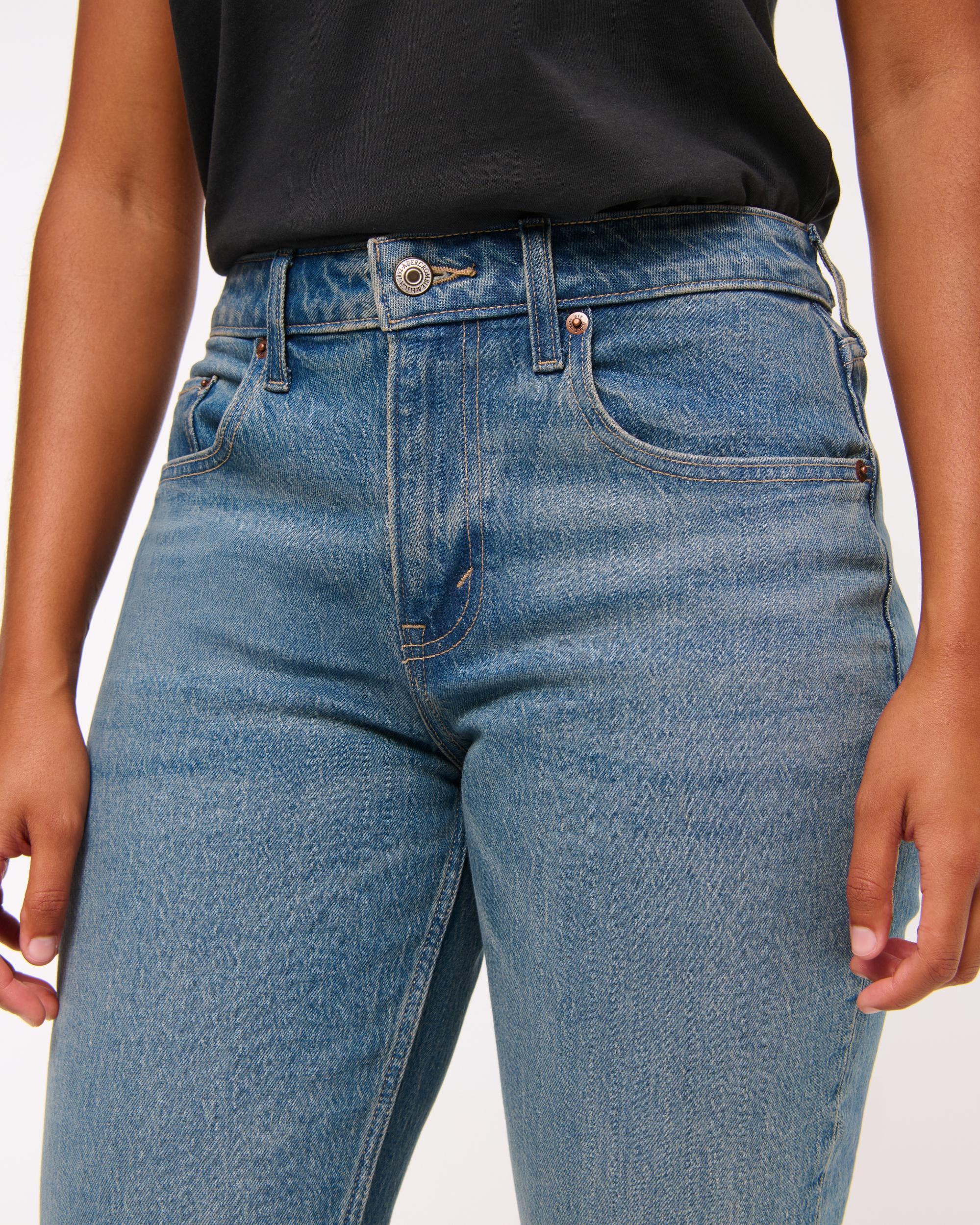 Curve Love Mid Rise 90s Straight Jean Product Image