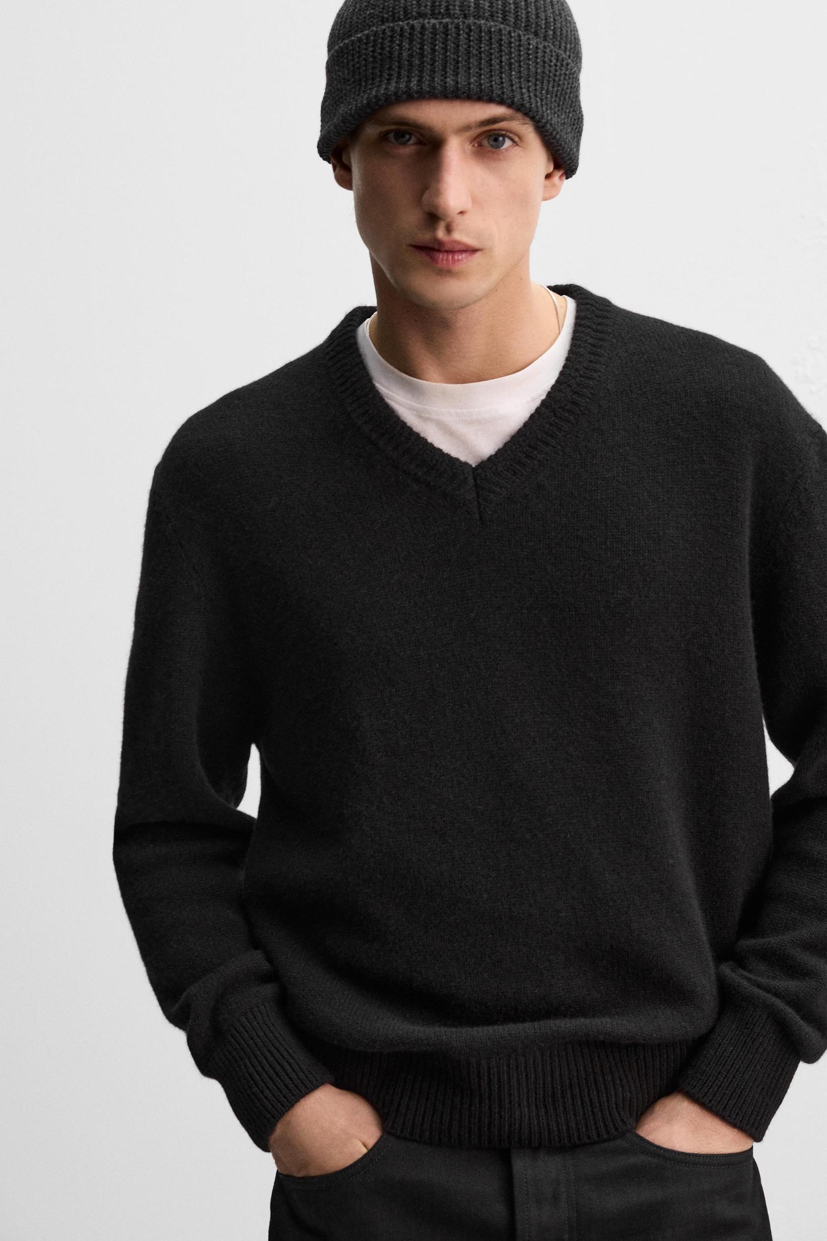 V-NECK CASHMERE SWEATER Product Image