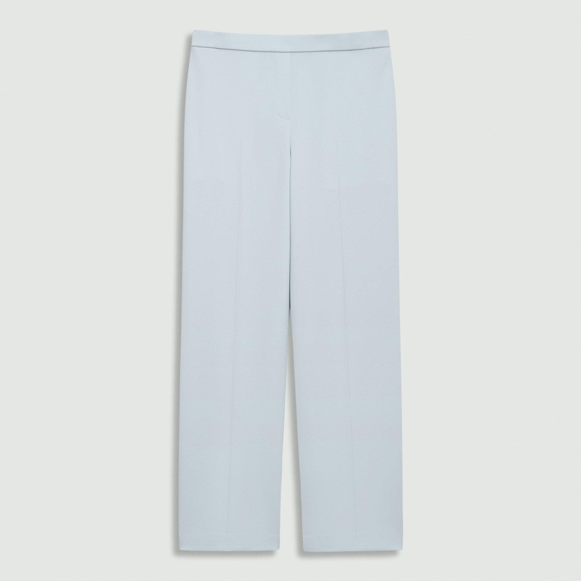 WIDE PULL ON A Product Image