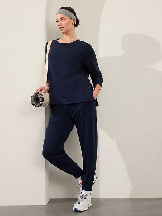 Coaster Luxe Recover Sweatshirt Product Image