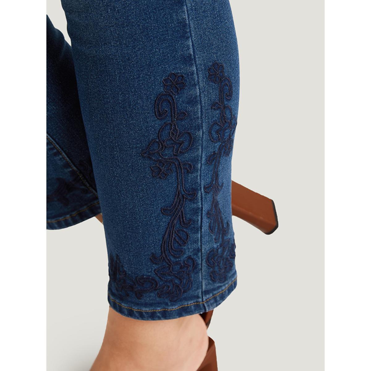 Plus Size Floral Embroidered High Rise Dark Wash Jeans Women Blue Casual Plain Embroidered High stretch Side seam pocket Jeans BloomChic 26/4X Product Image