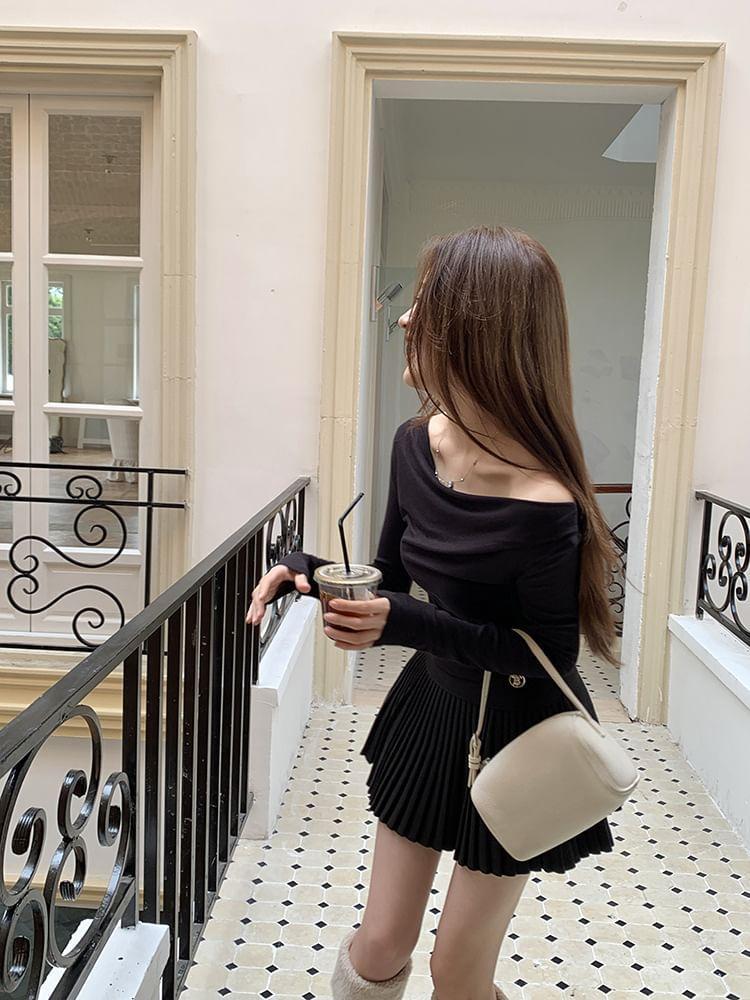 Long Sleeve Cowl Neck Plain Top Product Image