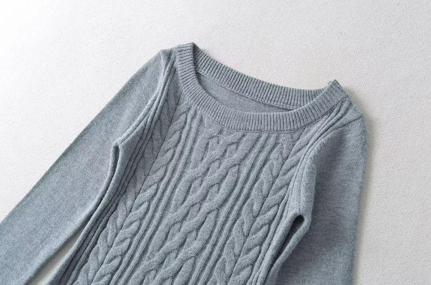 Long-Sleeve Scoop Neck Plain Cable Knit Sweater Product Image