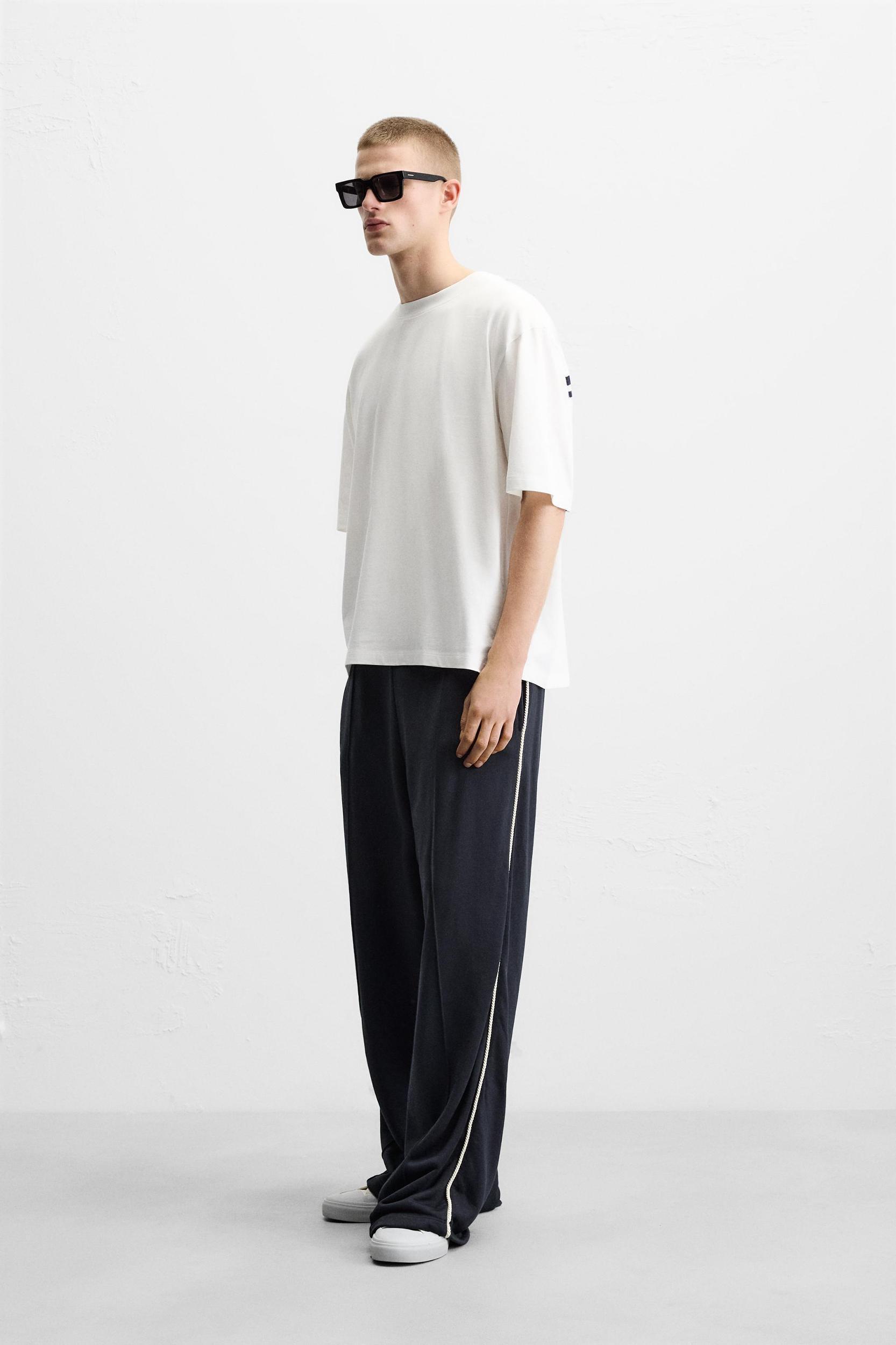 CONTRAST STRIPE T-SHIRT Product Image