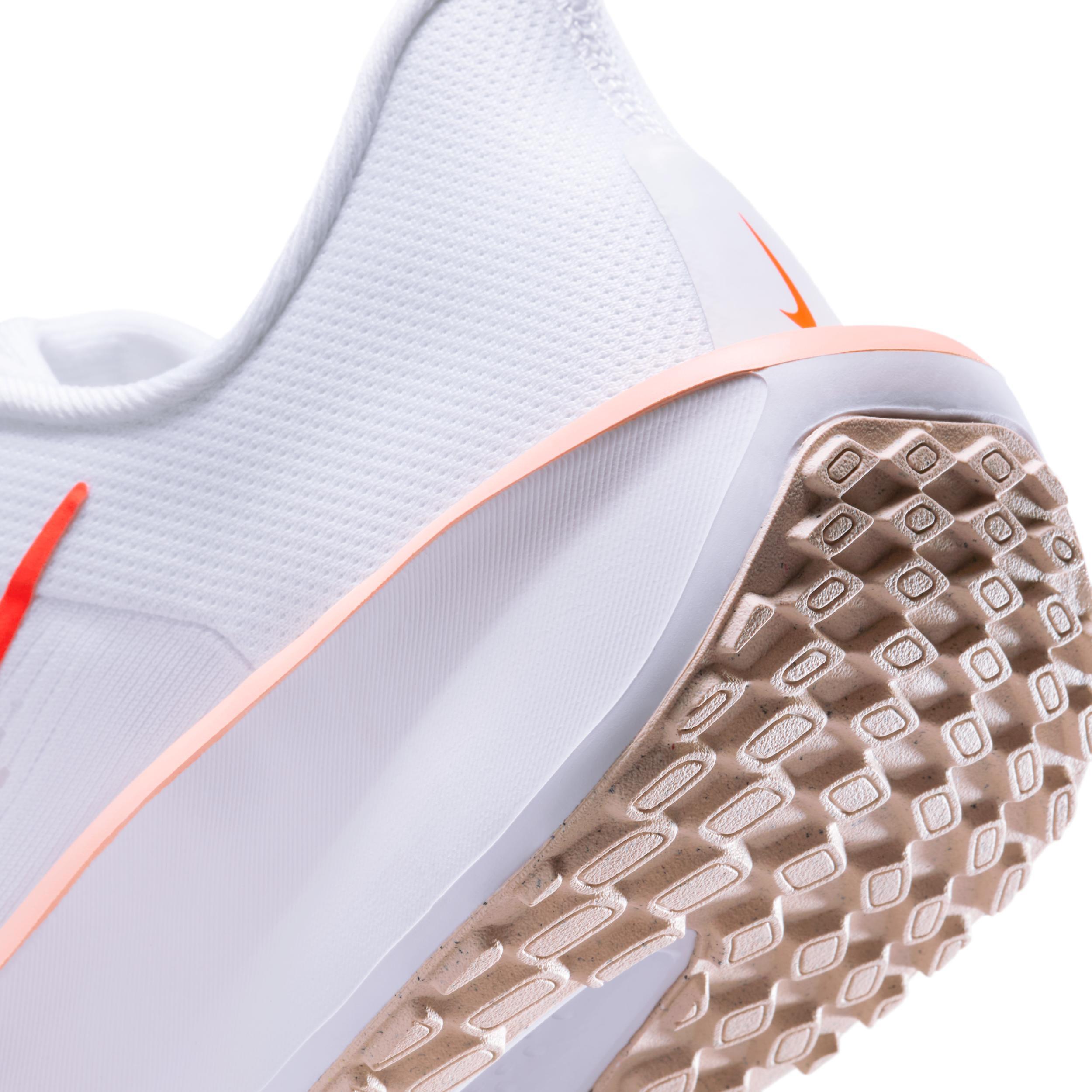 Nike Women's Quest 6 Road Running Shoes Product Image